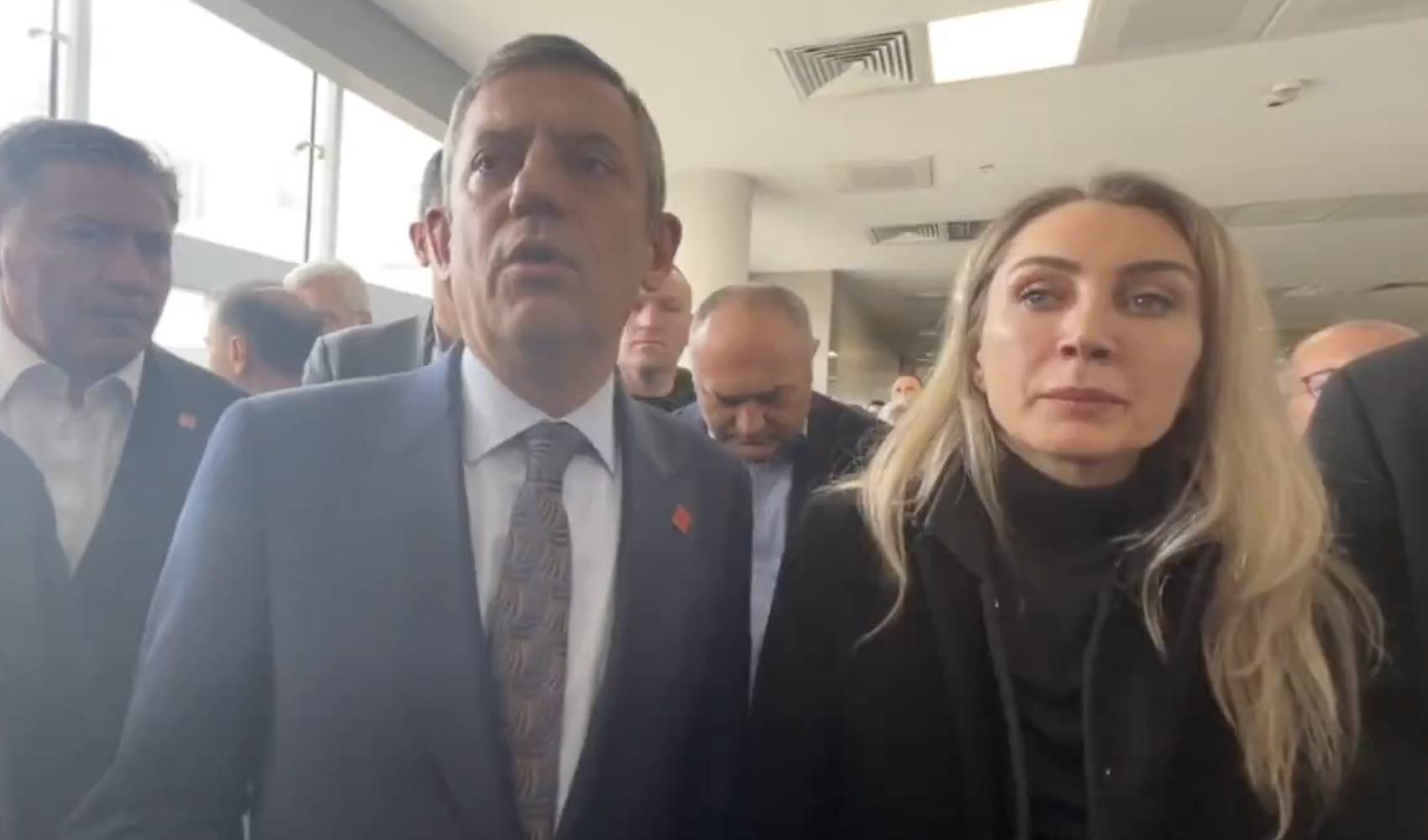 Il leader del CHP Özgür Özel: 'Invitiamo tutti coloro che hanno votato a Saraçhane'