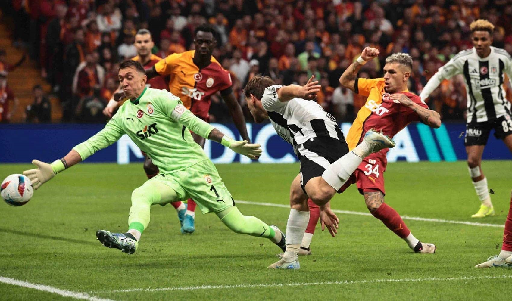 Designato l'arbitro VAR straniero per il derby Beşiktaş - Galatasaray