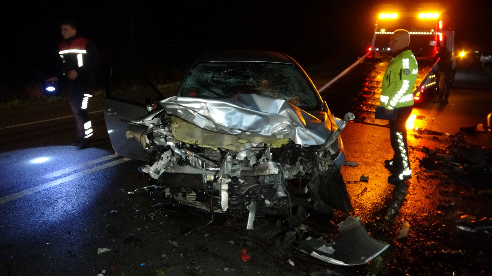 Çanakkale’de feci trafik kazası: 3 kişi hayatını kaybetti