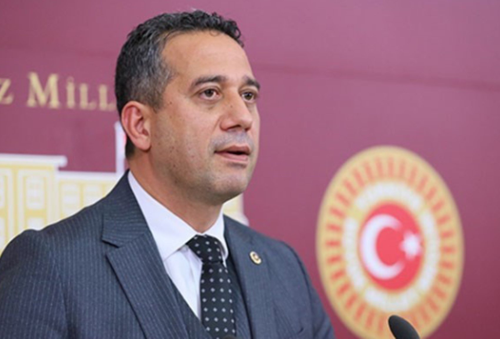 CHP'li Başarır Özgür Özel'i hedef alan yandaş yazara sert sözlerle yüklendi: 'Senin o dilini kesmezsem...'