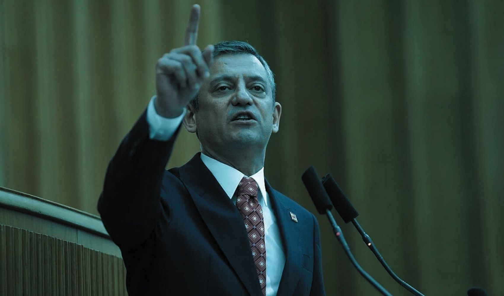 CHP Genel Başkanı Özgür Özel ödül töreninde uyardı: Bu seçim, demokrasi ile otokrasi arasında olacak