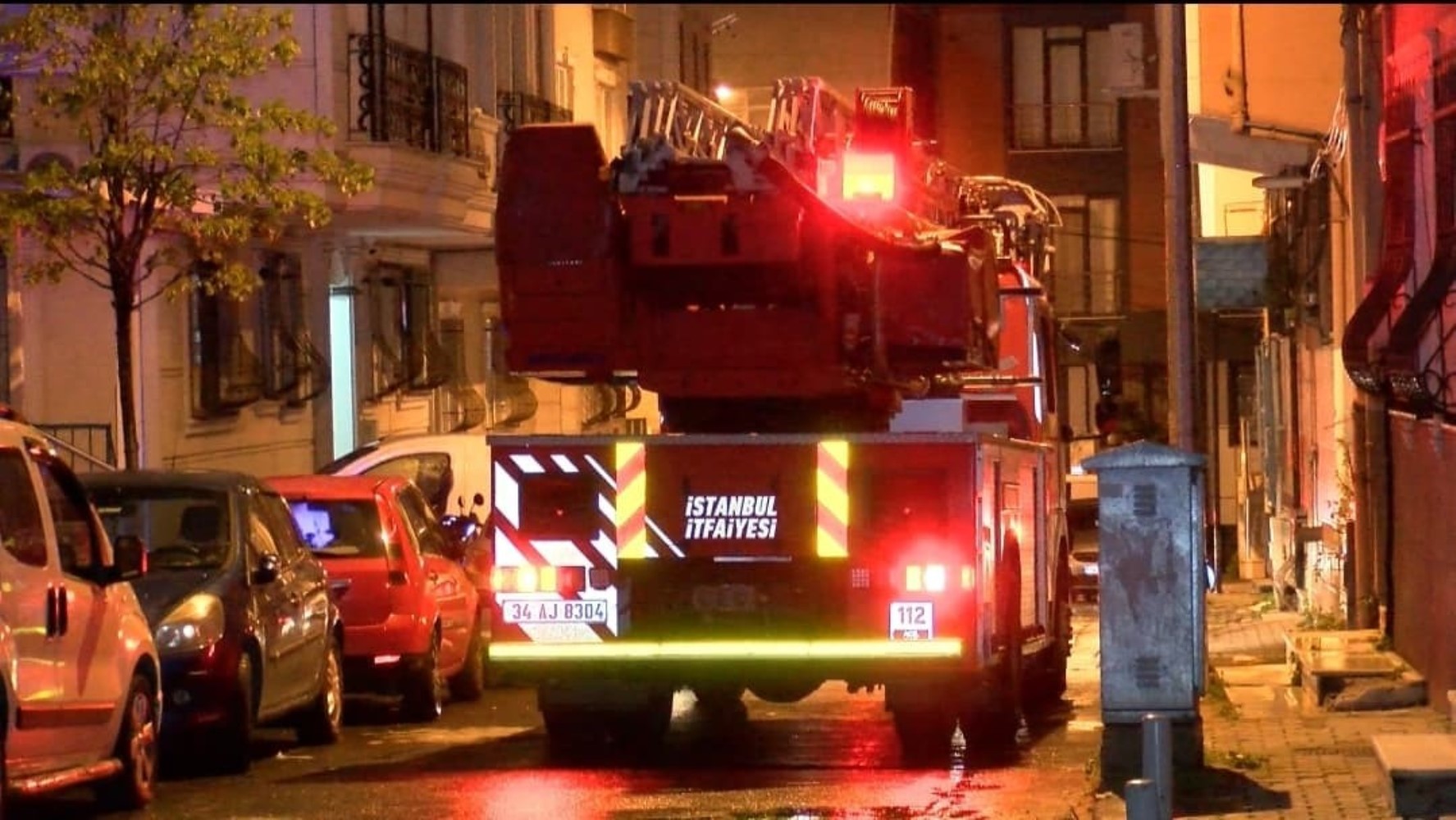 İstanbul’da lodos ve sağanak hayatı felç etti: Çatılar uçtu, elektrik kesildi
