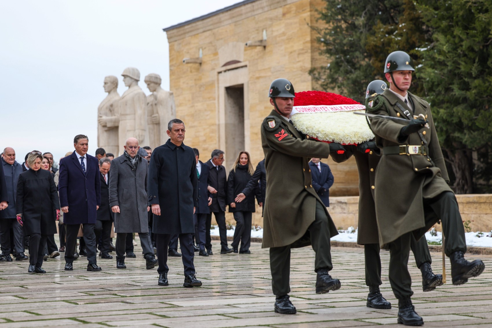 Özgür Özel Anıtkabir Özel Defteri'ne yazı yazdı: Ekrem İmamoğlu vurgusu dikkat çekti