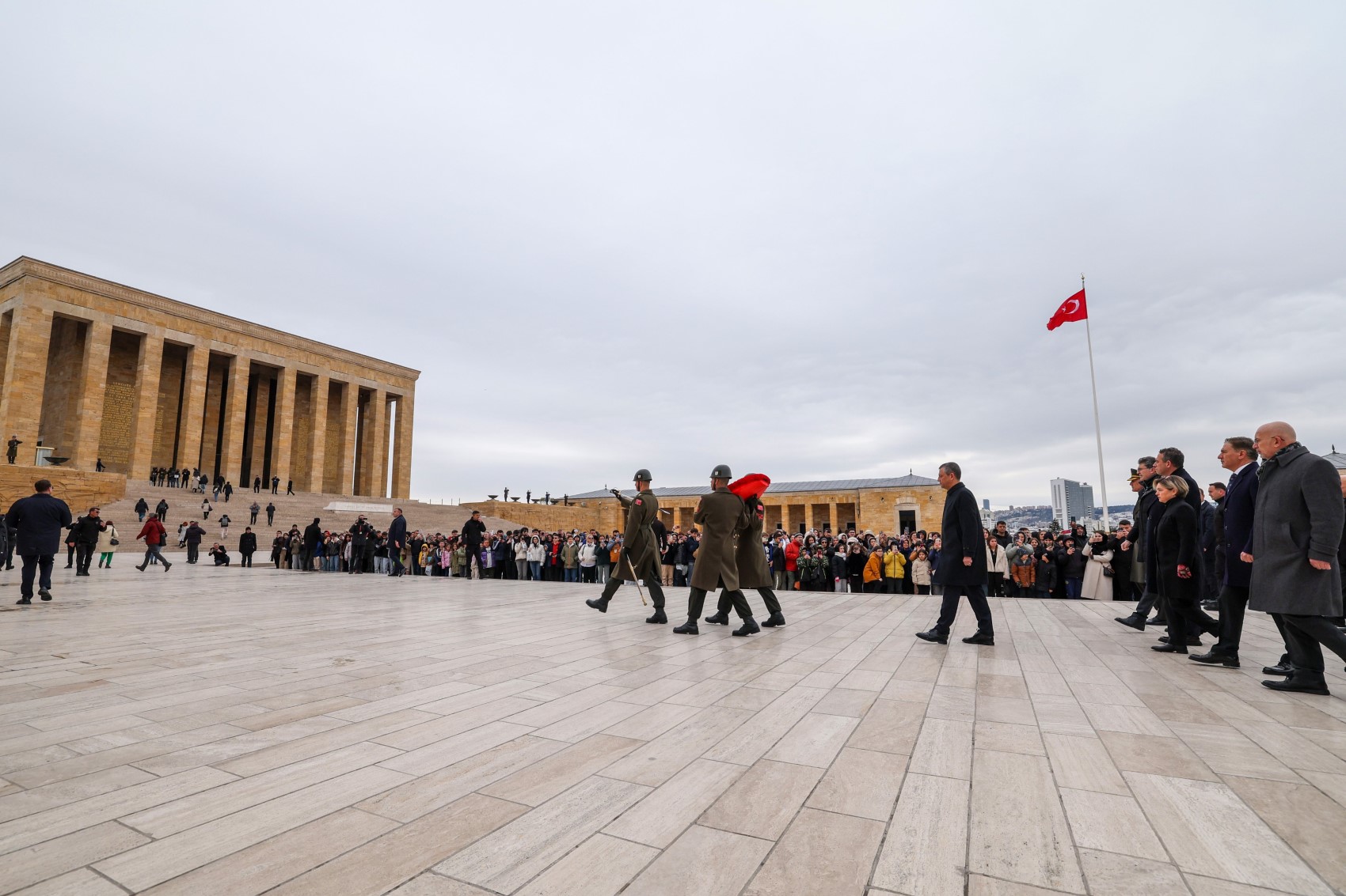 Özgür Özel Anıtkabir Özel Defteri'ne yazı yazdı: Ekrem İmamoğlu vurgusu dikkat çekti
