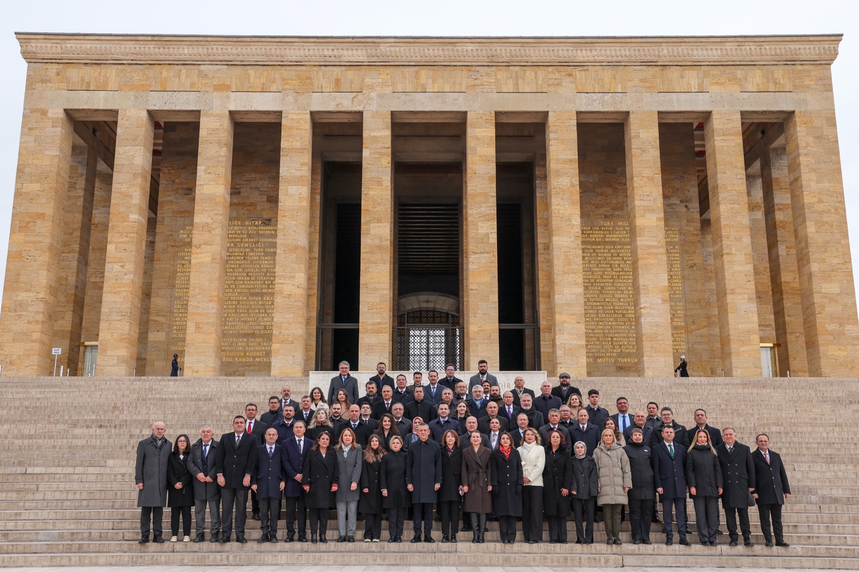 Özgür Özel Anıtkabir Özel Defteri'ne yazı yazdı: Ekrem İmamoğlu vurgusu dikkat çekti