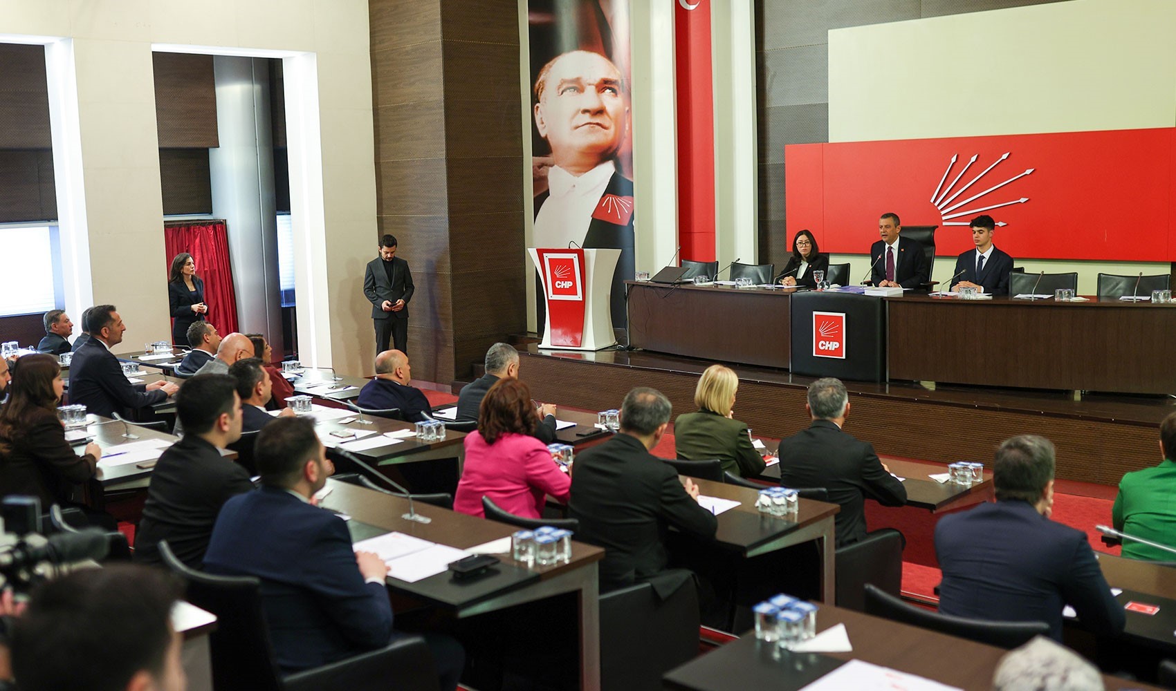 Son Dakika: CHP'nin yeni MYK ve Gölge Kabine'si belli oldu! Sadece 2 yeni isim girdi