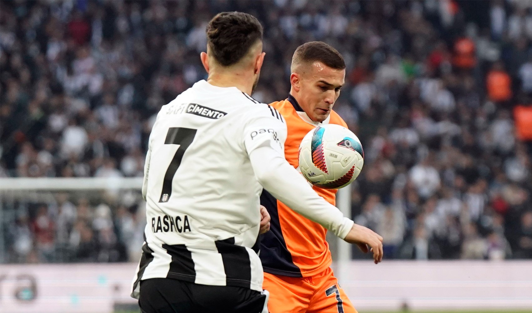 Beşiktaş sahasında konuk ettiği Başakşehir'e mağlup oldu