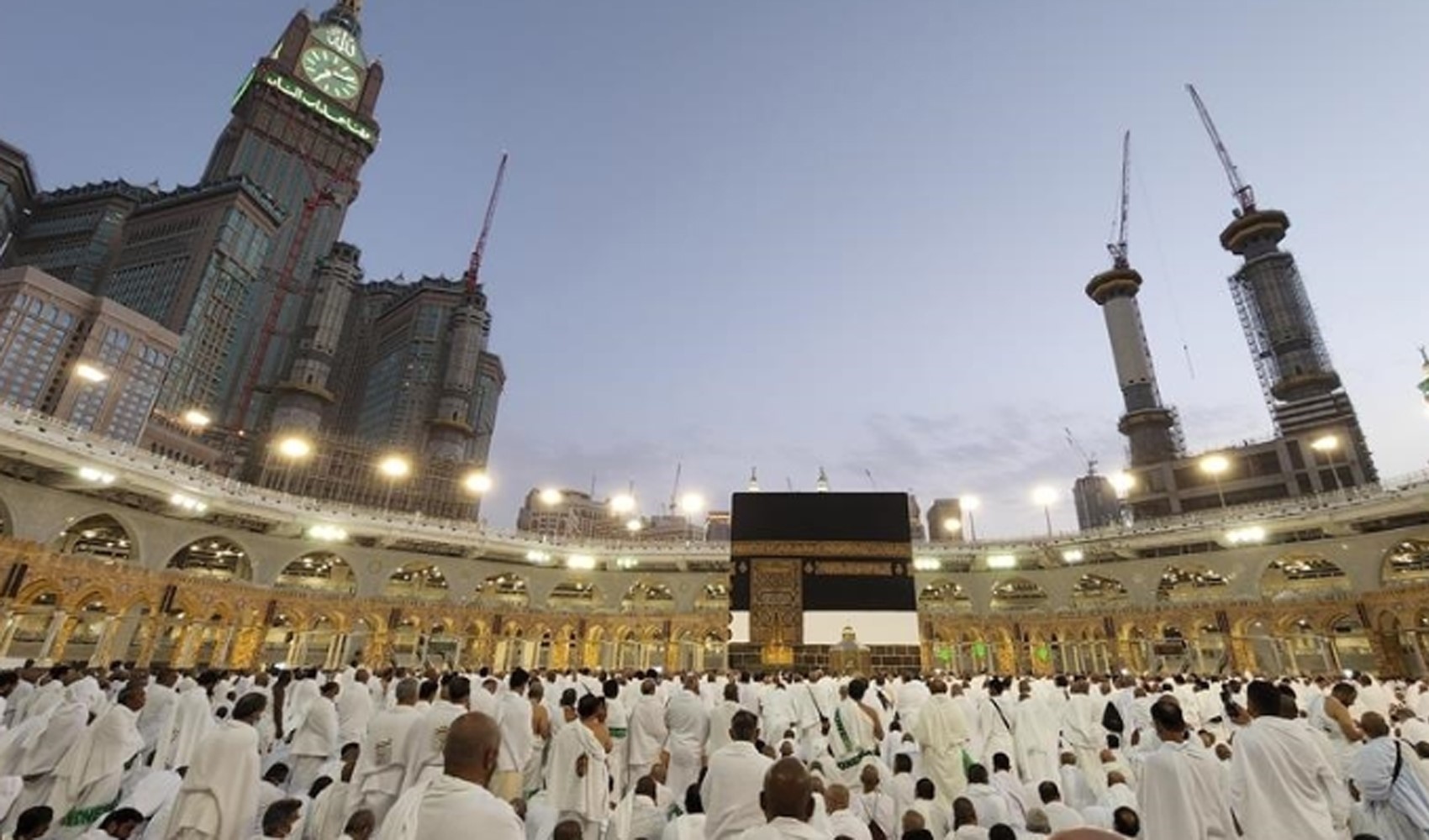 Suudi Arabistan 'izin almadan ibadet edenler'in peşinde