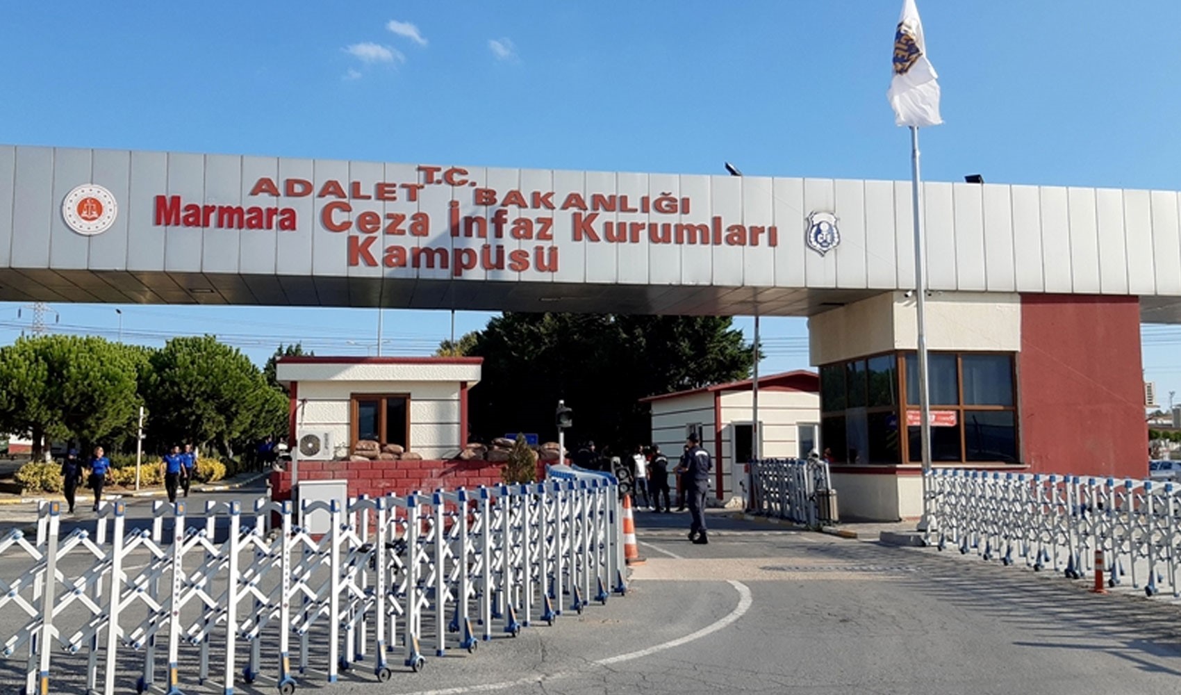 İBB soruşturması: Silivri Cezaevi'ndeki tutuklulara gece yarısı sevk hazırlığı! Aralarında Murat Ongun da var İBB soruşturması: Silivri Cezaevi'ndeki tutuklulara gece yarısı sevk hazırlığı! Aralarında Murat Ongun da var