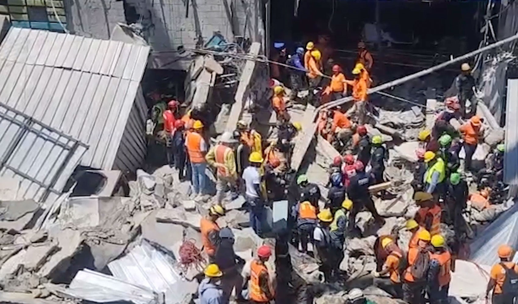 Dominik Cumhuriyeti'nde eğlence mekanında çatı çökmesi: Ölü sayısı 226'ya ulaştı