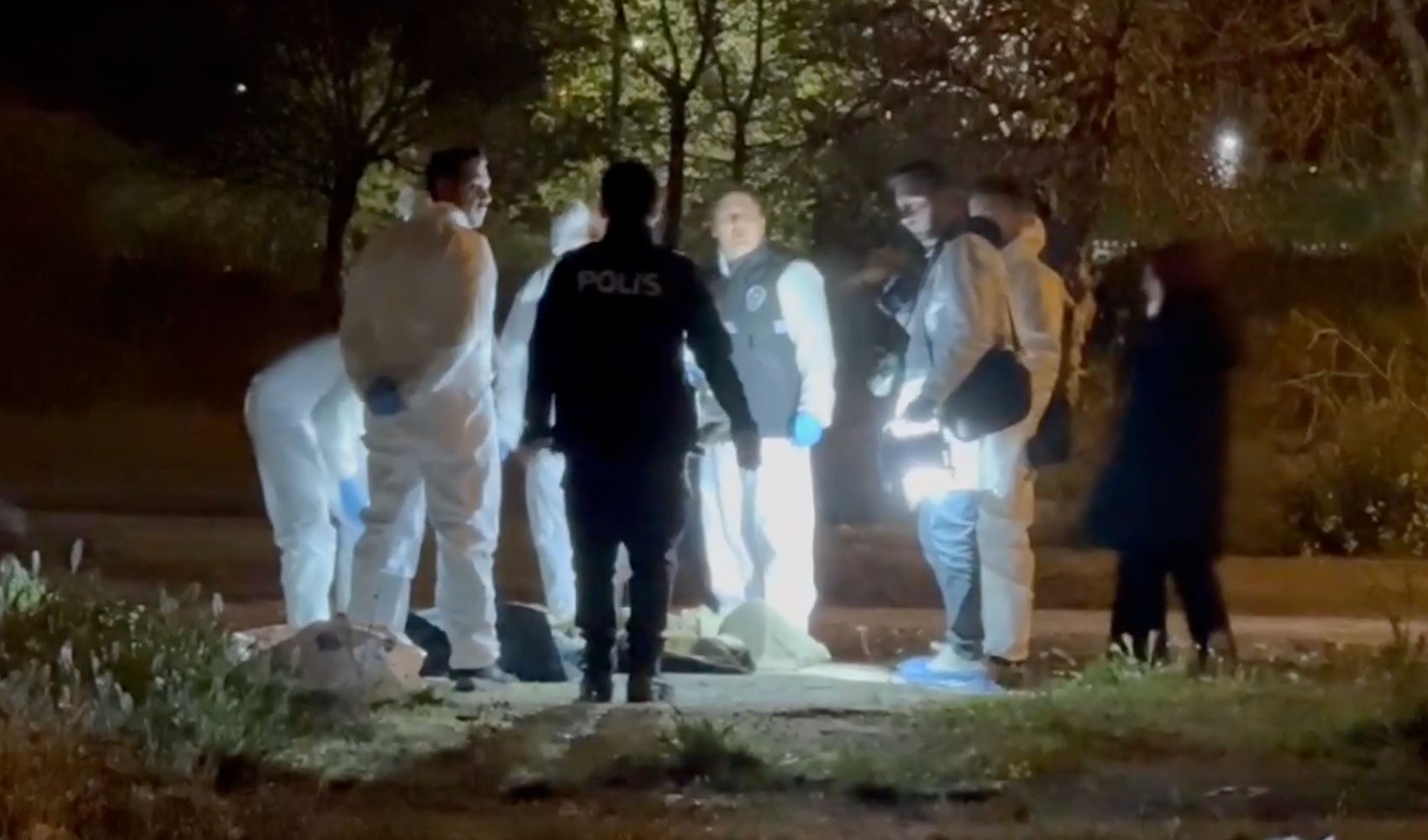 İstanbul'da şüpheli ölüm: Küçükçekmece'de boş arazide erkek cesedi bulundu İstanbul'da şüpheli ölüm: Küçükçekmece'de boş arazide erkek cesedi bulundu