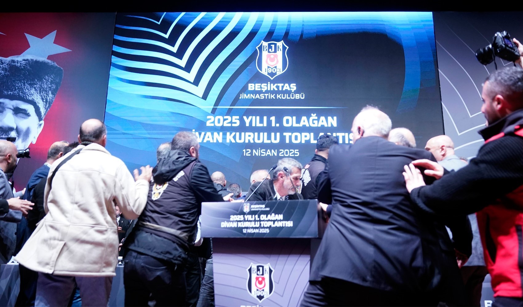 Beşiktaş Divan Kurulu Toplantısı ile ilgili soruşturma başlatıldı Beşiktaş Divan Kurulu Toplantısı ile ilgili soruşturma başlatıldı