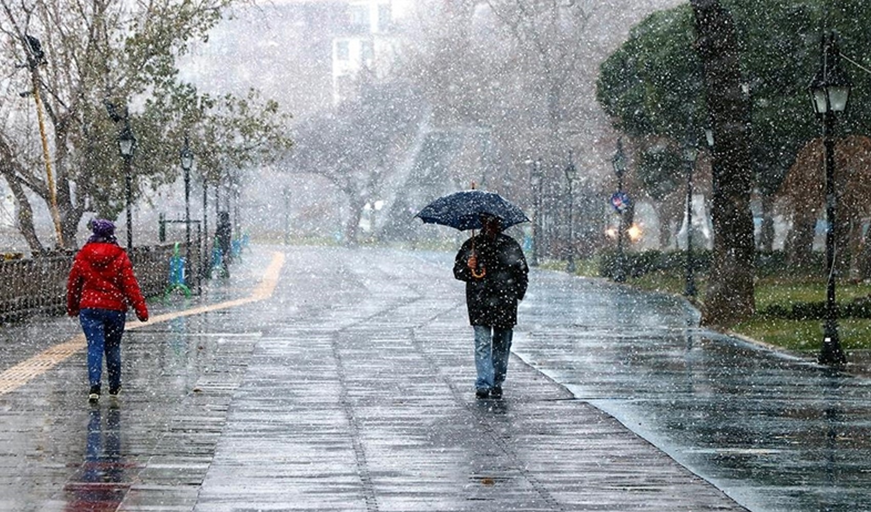 Meteoroloji'den 27 kente sarı kodlu uyarı: Kuvvetli yağış geliyor! İşte il il 15 Nisan Salı hava durumu...