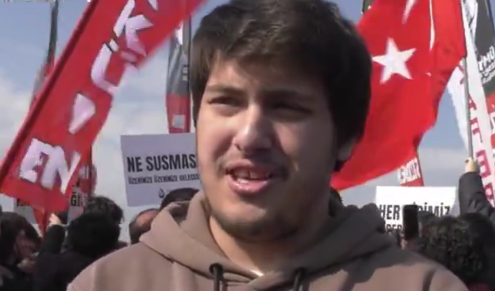 20 yaşındaki genç günler süren tutukluluk sürecini anlattı! 'Saatlerce ters kelepçeyle...' 20 yaşındaki genç günler süren tutukluluk sürecini anlattı! 'Saatlerce ters kelepçeyle...'