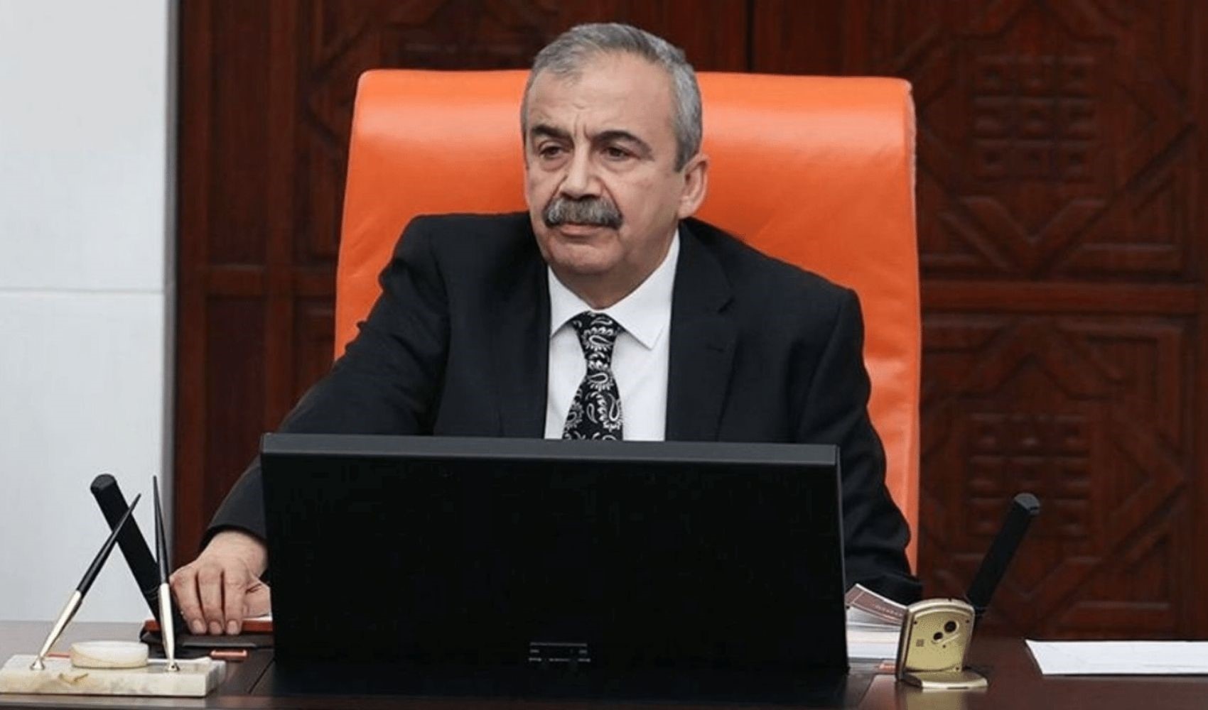 Siyasilerden Sırrı Süreyya Önder’e geçmiş olsun mesajı