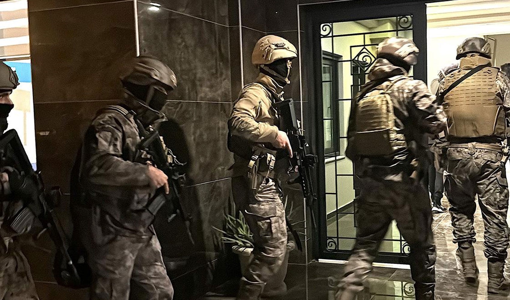 Operazione simultanea contro l'ISIS in 17 province: 89 sospettati arrestati