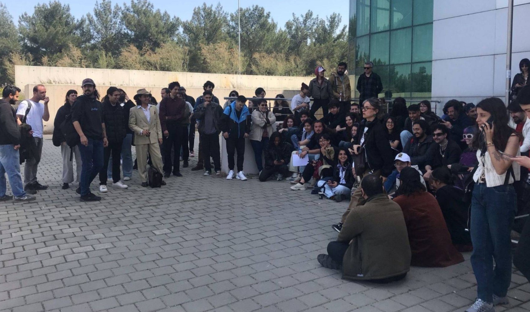 Dokuz Eylül Üniversitesi’nde psikolojik şiddet iddiası gündemde! Öğrenciler ayaklandı