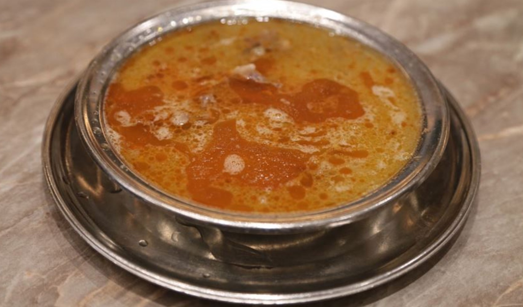 Bolu'da restoran skandalı: Çorbadan çıkan tüyler müşteriyi şoke etti
