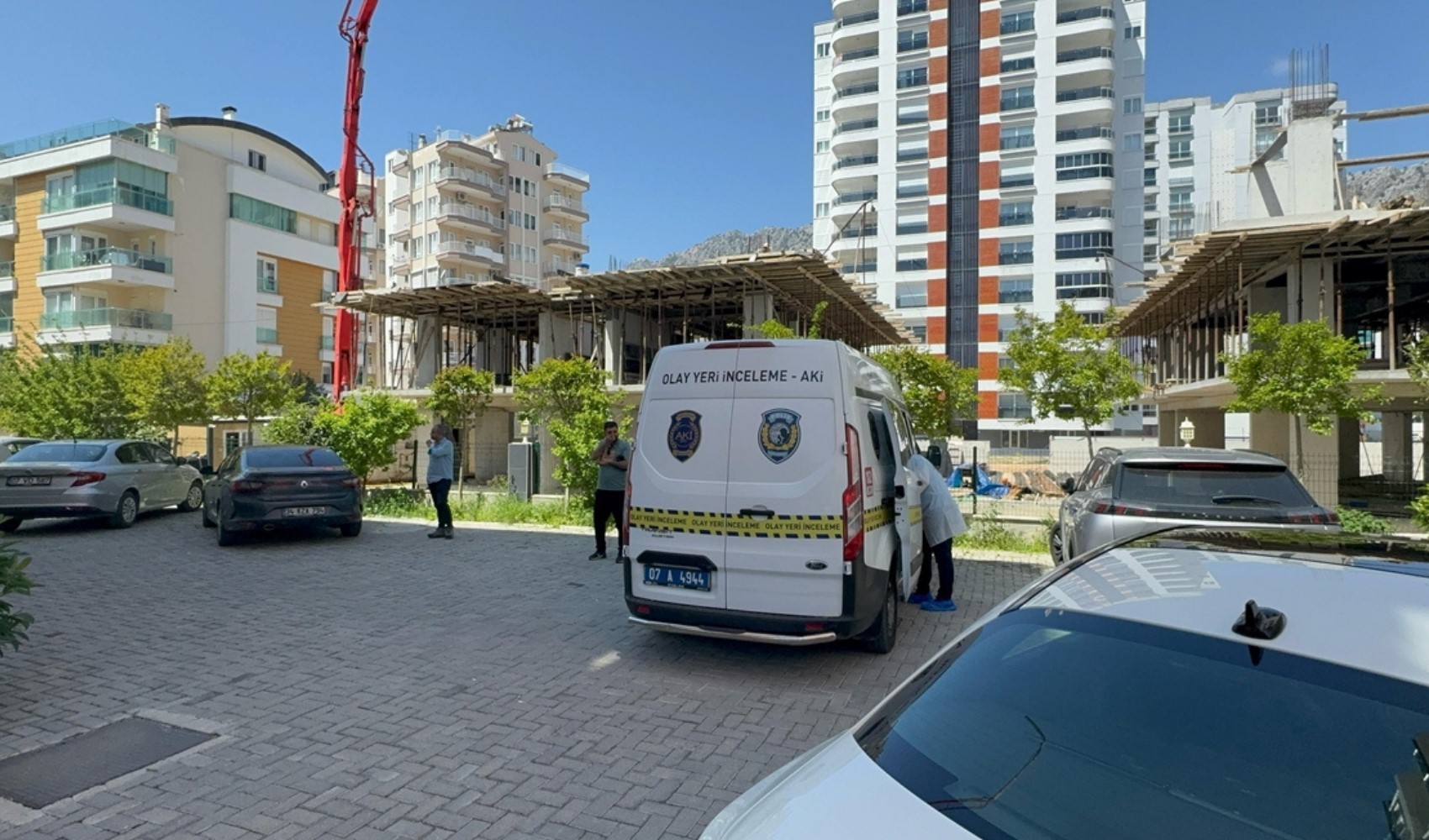 Antalya'da şüpheli ölüm: Polis soruşturması devam ediyor Antalya'da şüpheli ölüm: Polis soruşturması devam ediyor