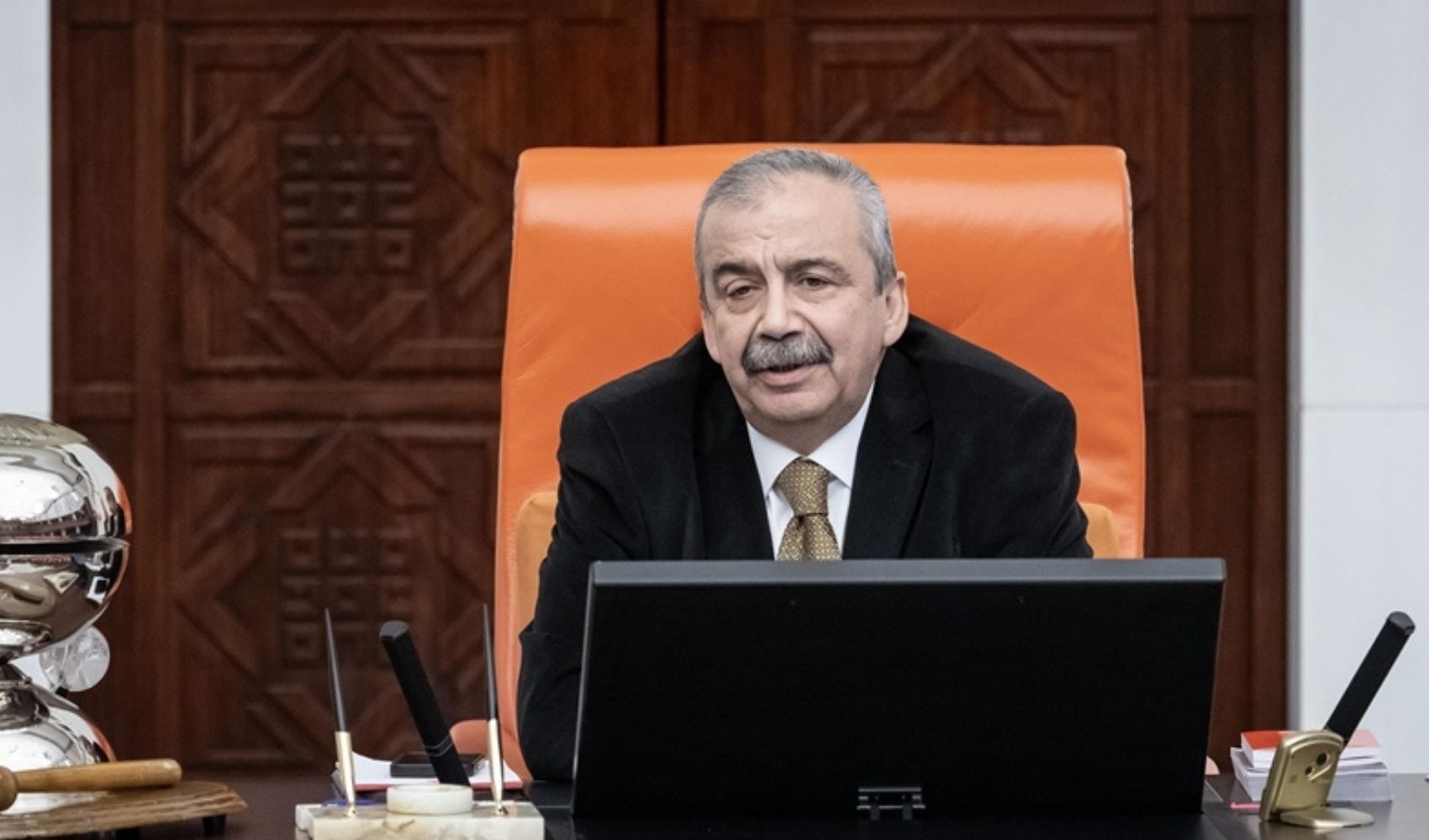 Hastaneden Sırrı Süreyya Önder'in sağlık durumuna ilişkin açıklama: Hayati tehlike devam ediyor Hastaneden Sırrı Süreyya Önder'in sağlık durumuna ilişkin açıklama: Hayati tehlike devam ediyor