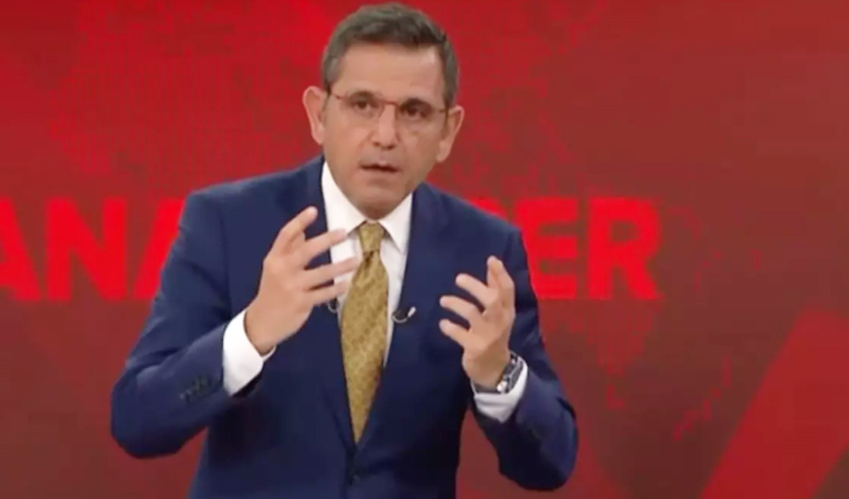 Fatih Portakal'a 'bir yerine mi batıyor korkak' tepkisi verdiren yorum: Gülmesini eleştirdiler Fatih Portakal'a 'bir yerine mi batıyor korkak' tepkisi verdiren yorum: Gülmesini eleştirdiler