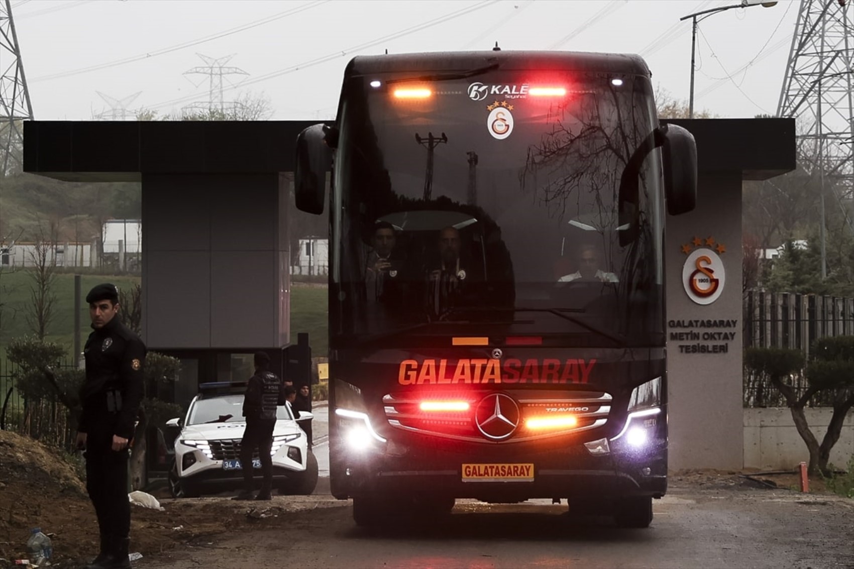 Fenerbahçe-Galatasaray ATV canlı yayın başladı!