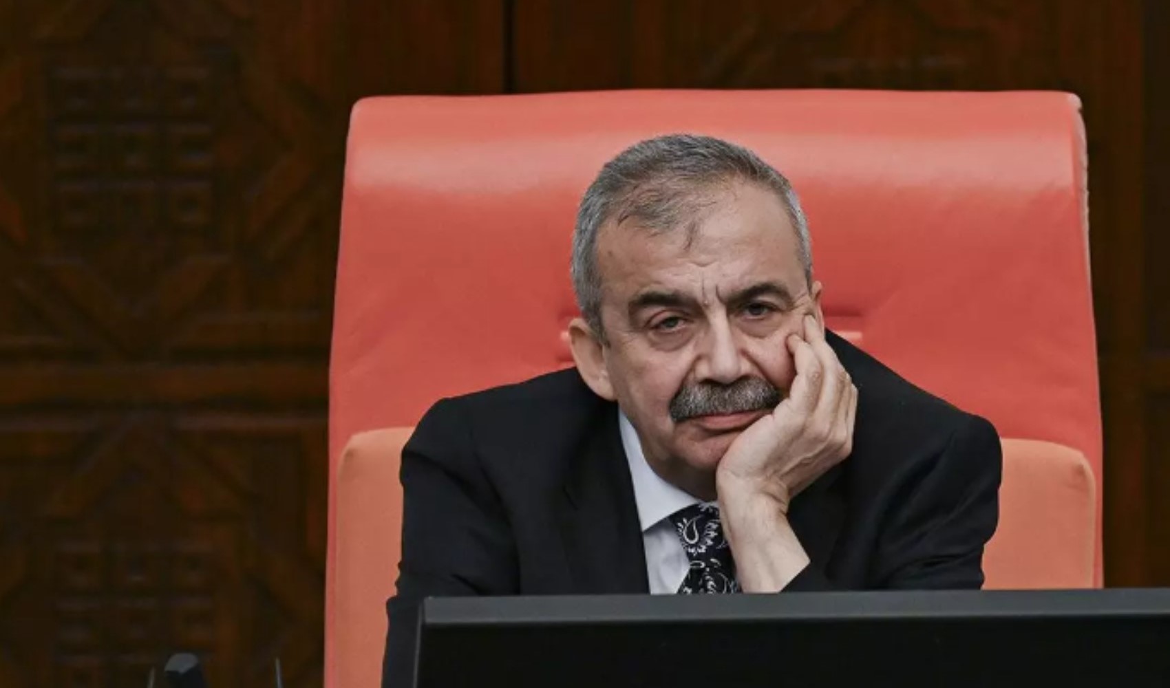 Sırrı Süreyya Önder'in sağlık durumu nasıl? Kardeşinden açıklama geldi Sırrı Süreyya Önder'in sağlık durumu nasıl? Kardeşinden açıklama geldi