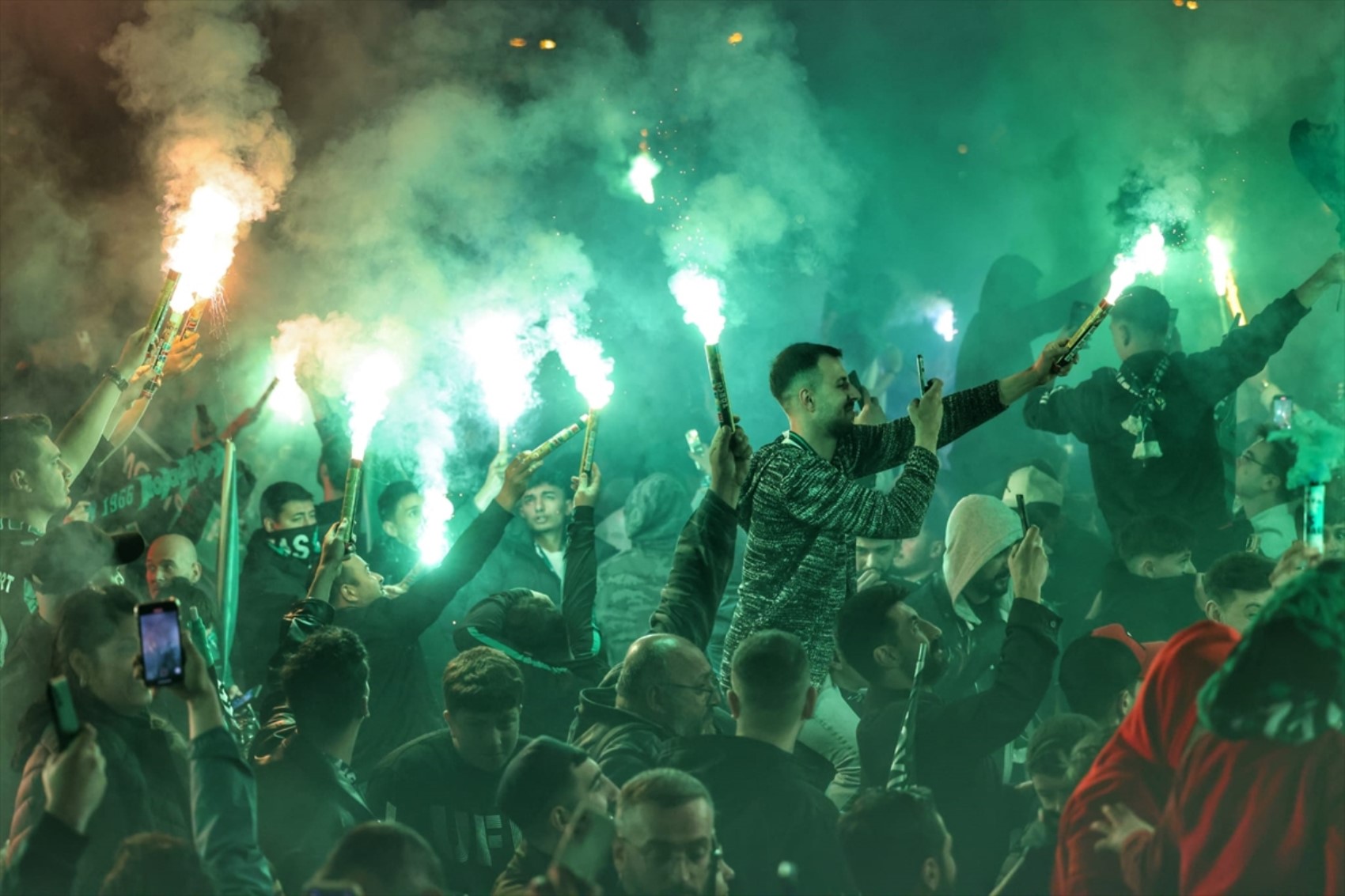 16 yıllık hasrete son verdiler: Süper Lig'e yükselen Kocaelispor'dan muhteşem kutlama