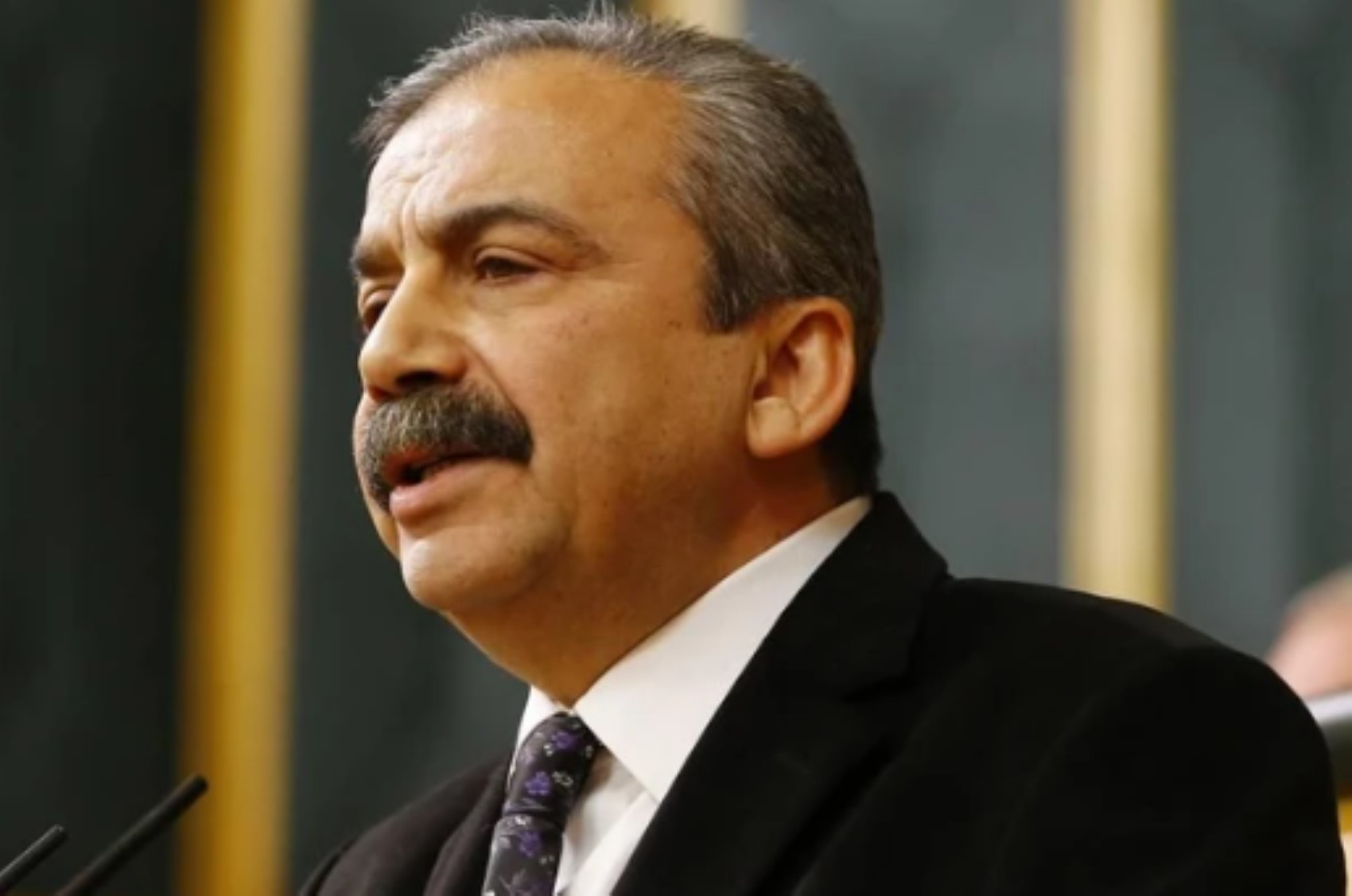 Sırrı Süreyya Önder'in sağlık durumuna ilişkin yeni açıklama: 'Kalbinin sağ kısmı kasılmaya başladı'