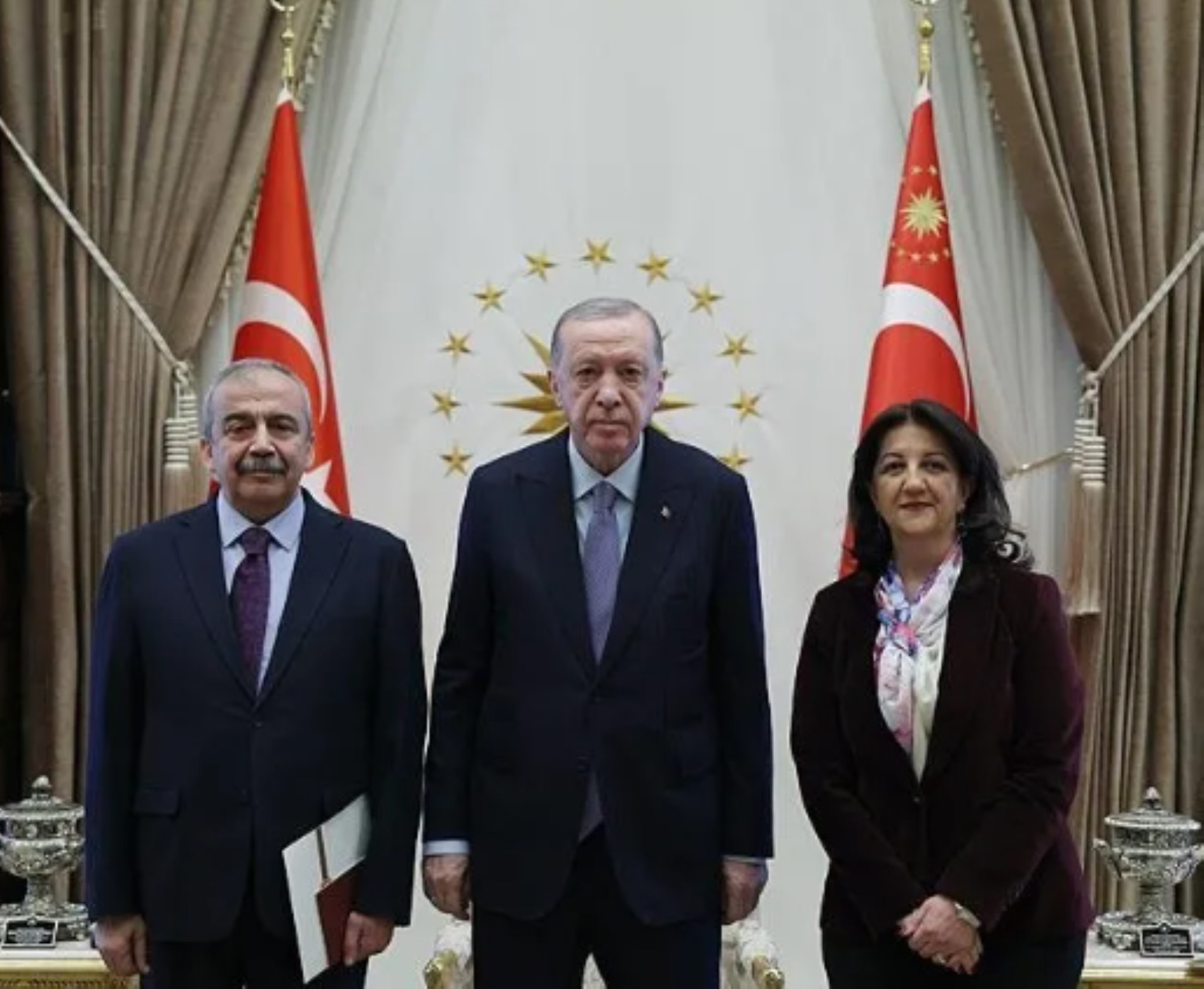Sırrı Süreyya Önder'in sağlık durumuna ilişkin yeni açıklama: 'Kalbinin sağ kısmı kasılmaya başladı'
