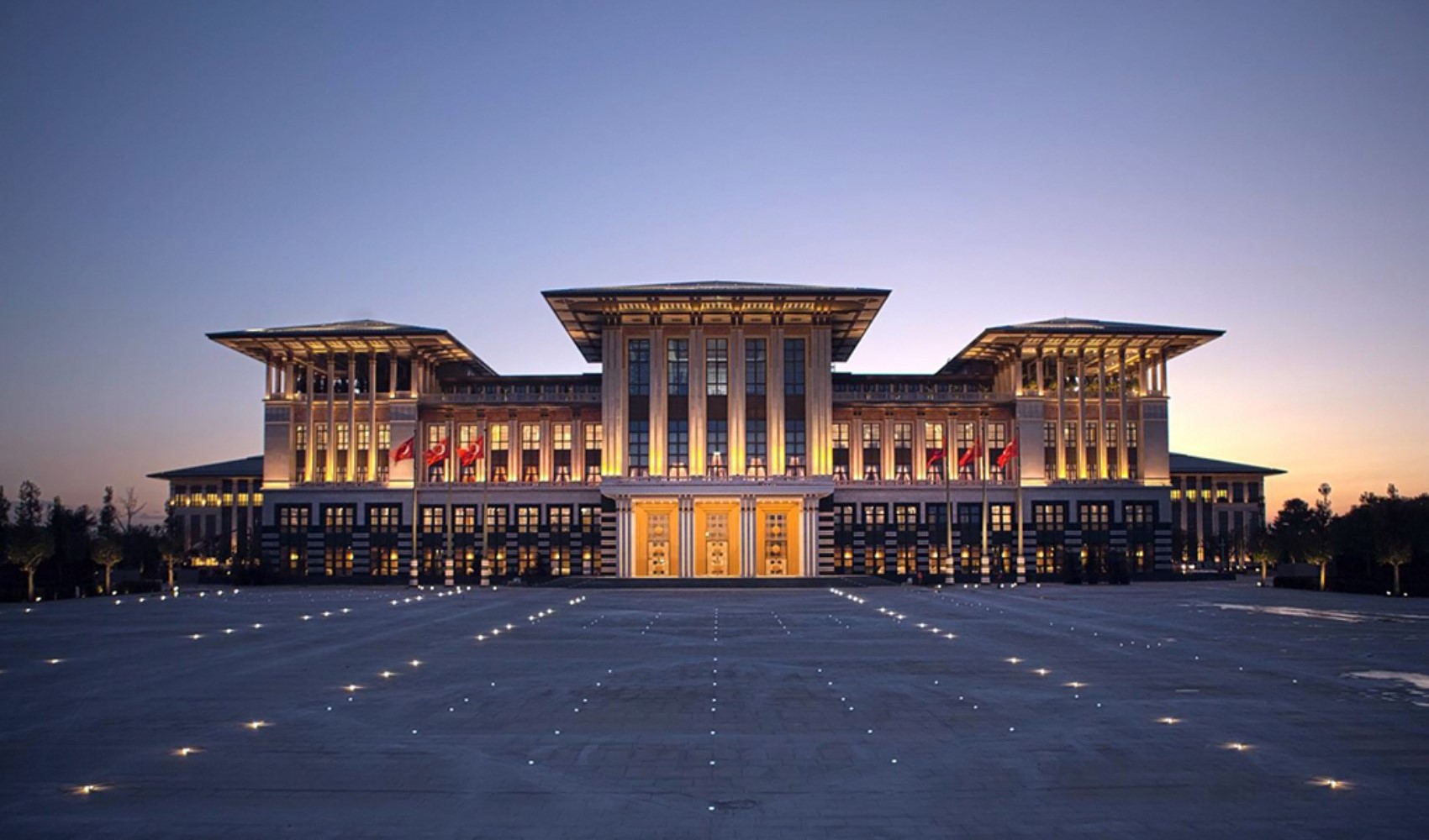Perché İmamoğlu è in arresto? Il deputato del CHP Yavuzyılmaz continua le sue rivelazioni: auto assegnate arbitrariamente ai familiari durante l'era AKP