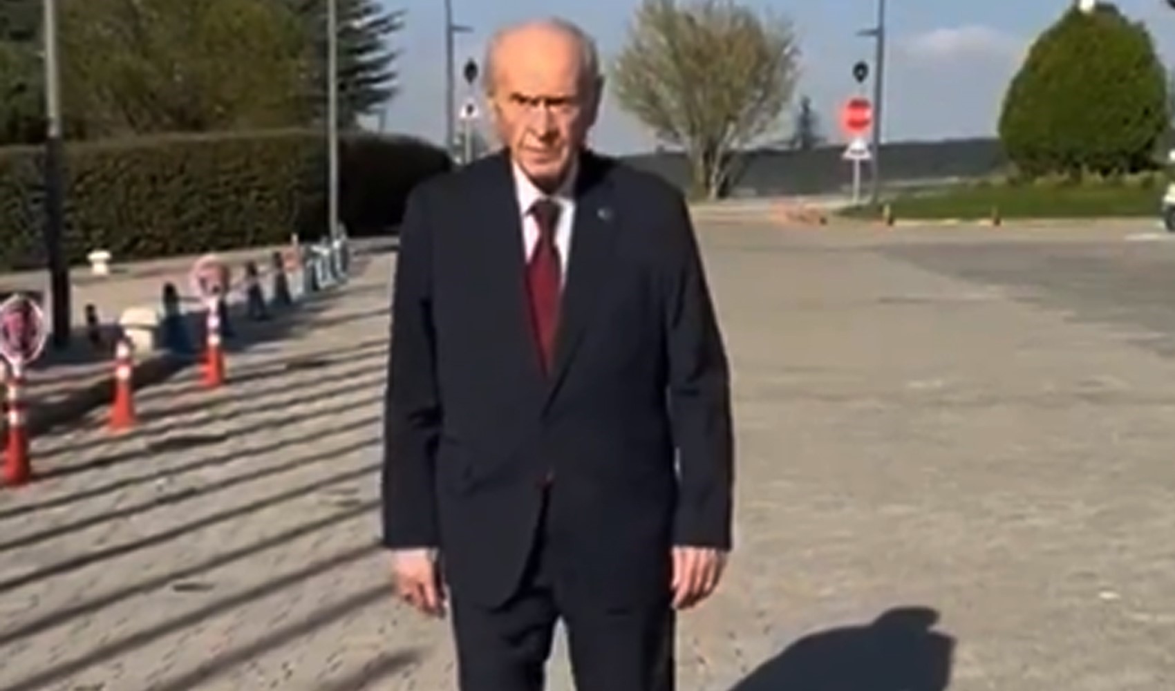 MHP'den Genel Başkan Devlet Bahçeli'nin yürüyüş videosu: Hele durma yürü sen MHP'den Genel Başkan Devlet Bahçeli'nin yürüyüş videosu: Hele durma yürü sen
