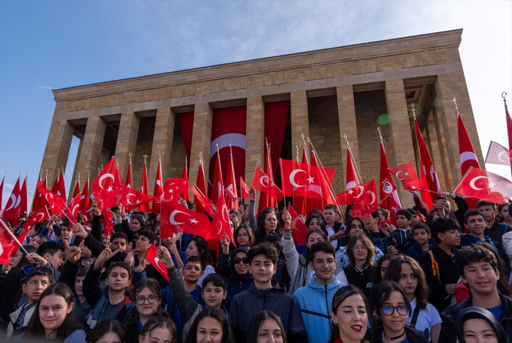 Türkiye, 23 Nisan coşkusuyla bayram havasında