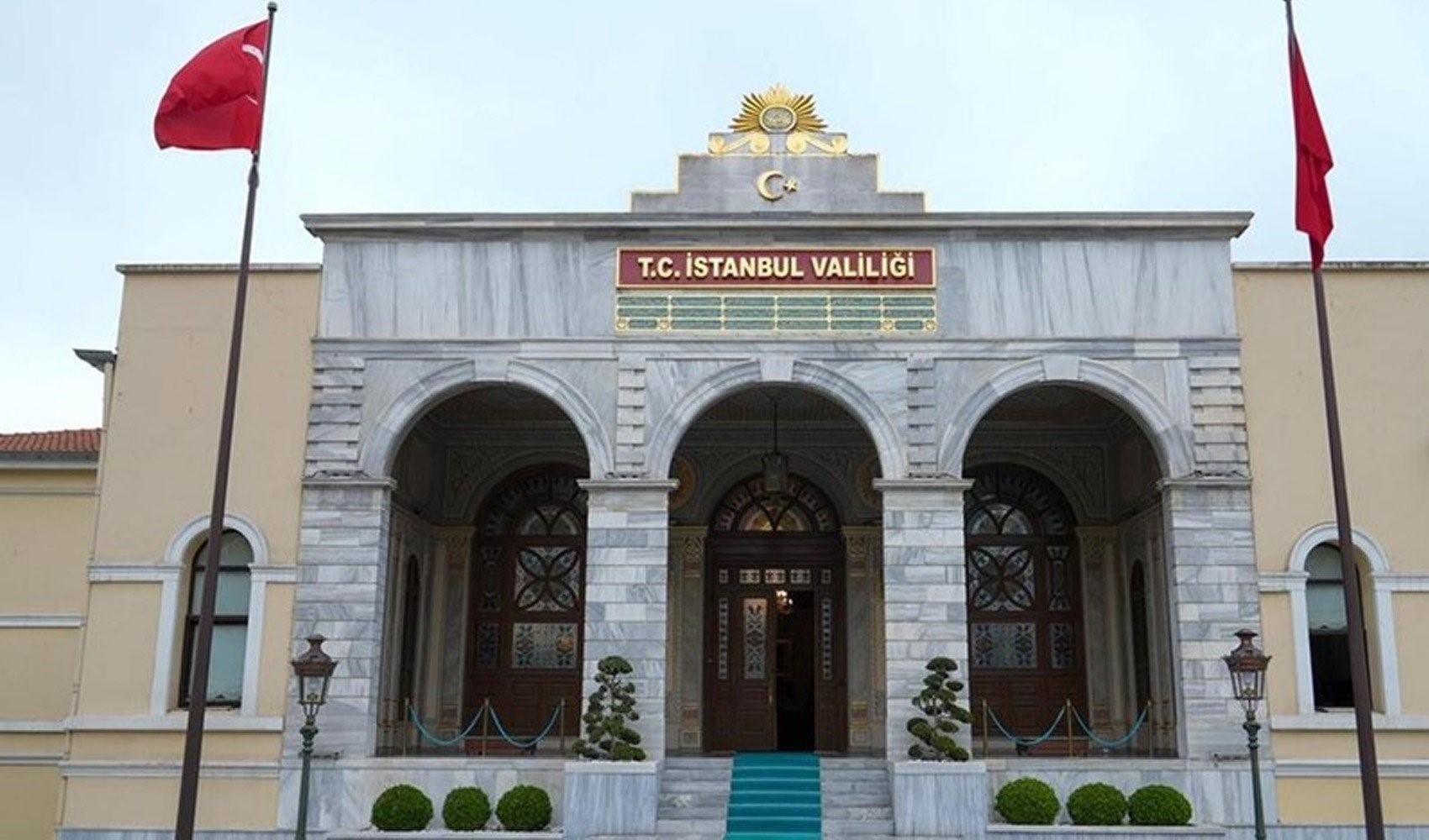 İstanbul Valiliği: Okul bahçeleri, spor salonları ve camiler vatandaşların kullanımına açıldı İstanbul Valiliği: Okul bahçeleri, spor salonları ve camiler vatandaşların kullanımına açıldı