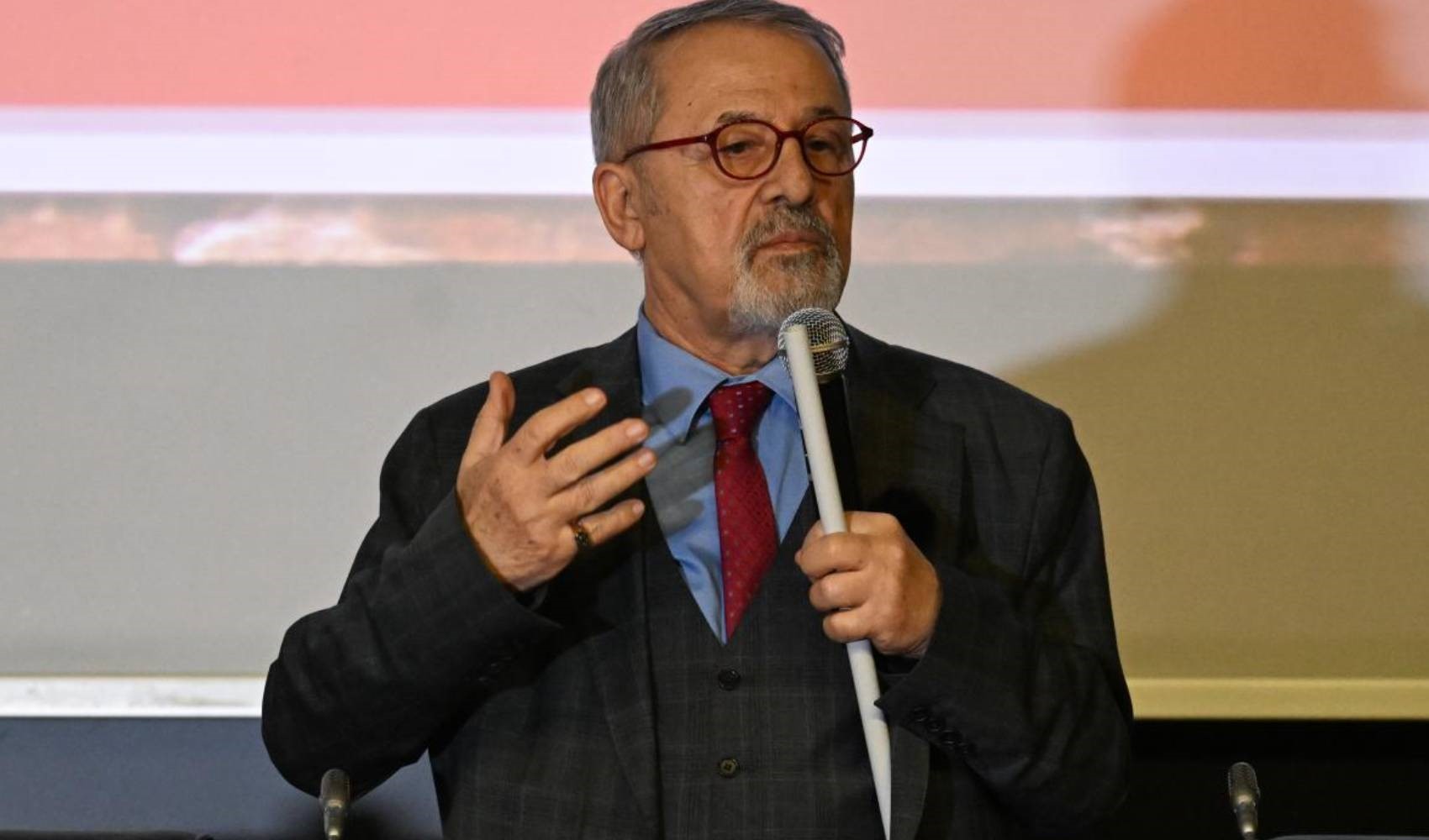 Prof. Dr. Naci Görür, İstanbul depremi sonrası 'evlerimize girebilir miyiz?' sorusunu yanıtladı: Bir bir sıraladı Prof. Dr. Naci Görür, İstanbul depremi sonrası 'evlerimize girebilir miyiz?' sorusunu yanıtladı: Bir bir sıraladı