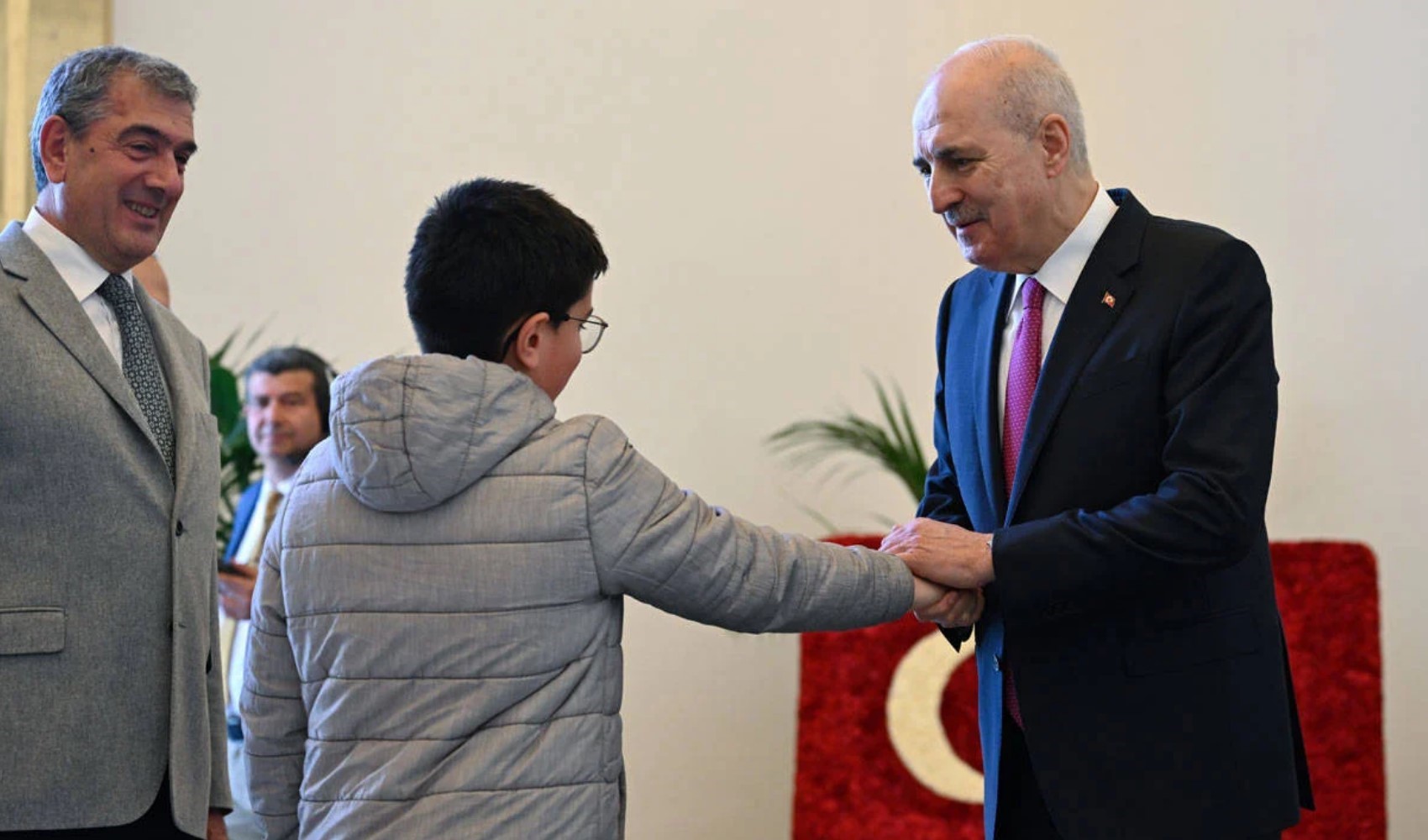 Meclis'te Numan Kurtulmuş'a 'İmamoğlu' sürprizi Meclis'te Numan Kurtulmuş'a 'İmamoğlu' sürprizi