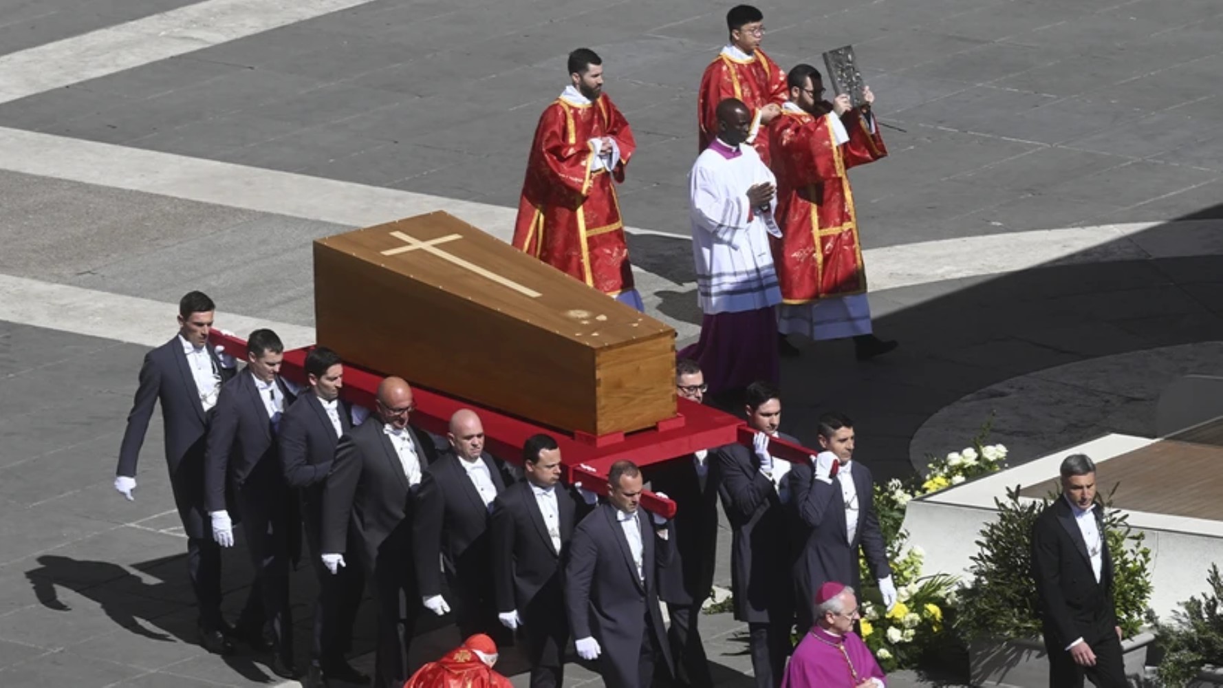 Papa Franciscus'un mezarı ilk kez görüldü: Halkın ziyaretine açıldı