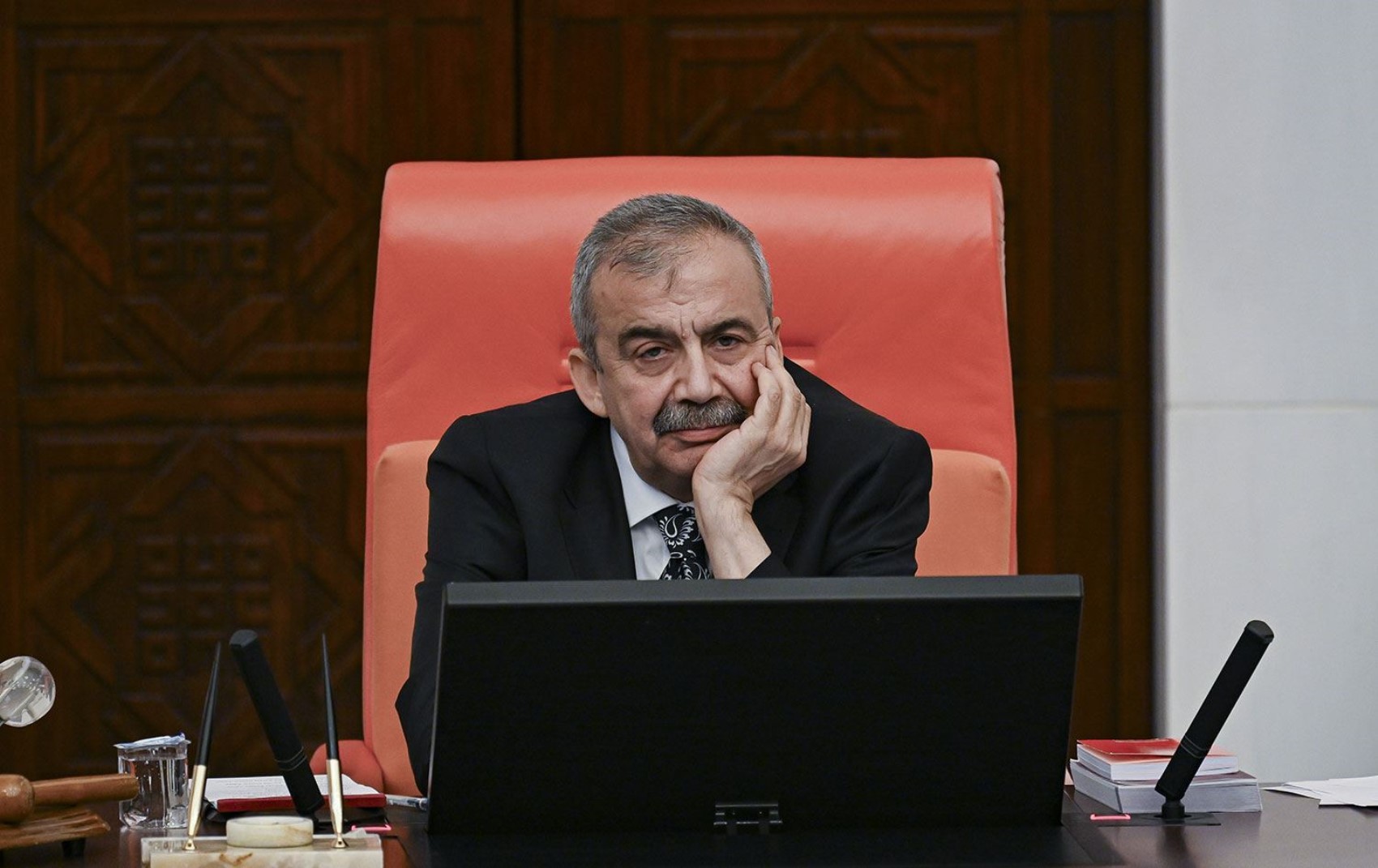 SON DAKİKA... Hastaneden açıklama geldi: Sırrı Süreyya Önder'in hayati tehlikesi devam ediyor mu? 'Refleksleri azalıyor'