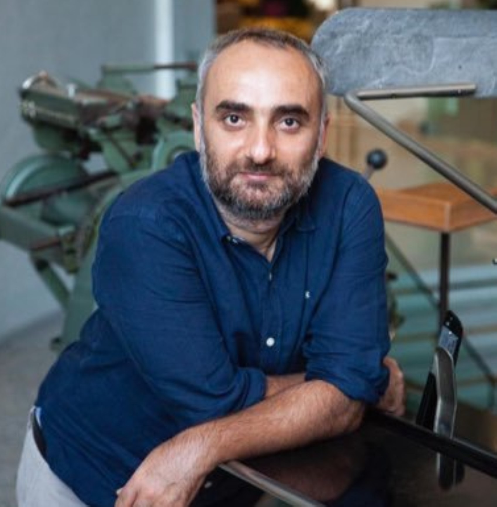 Gazeteci İsmail Saymaz elektronik kelepçe ile ev hapsinde! Deprem anında ne yaptı?