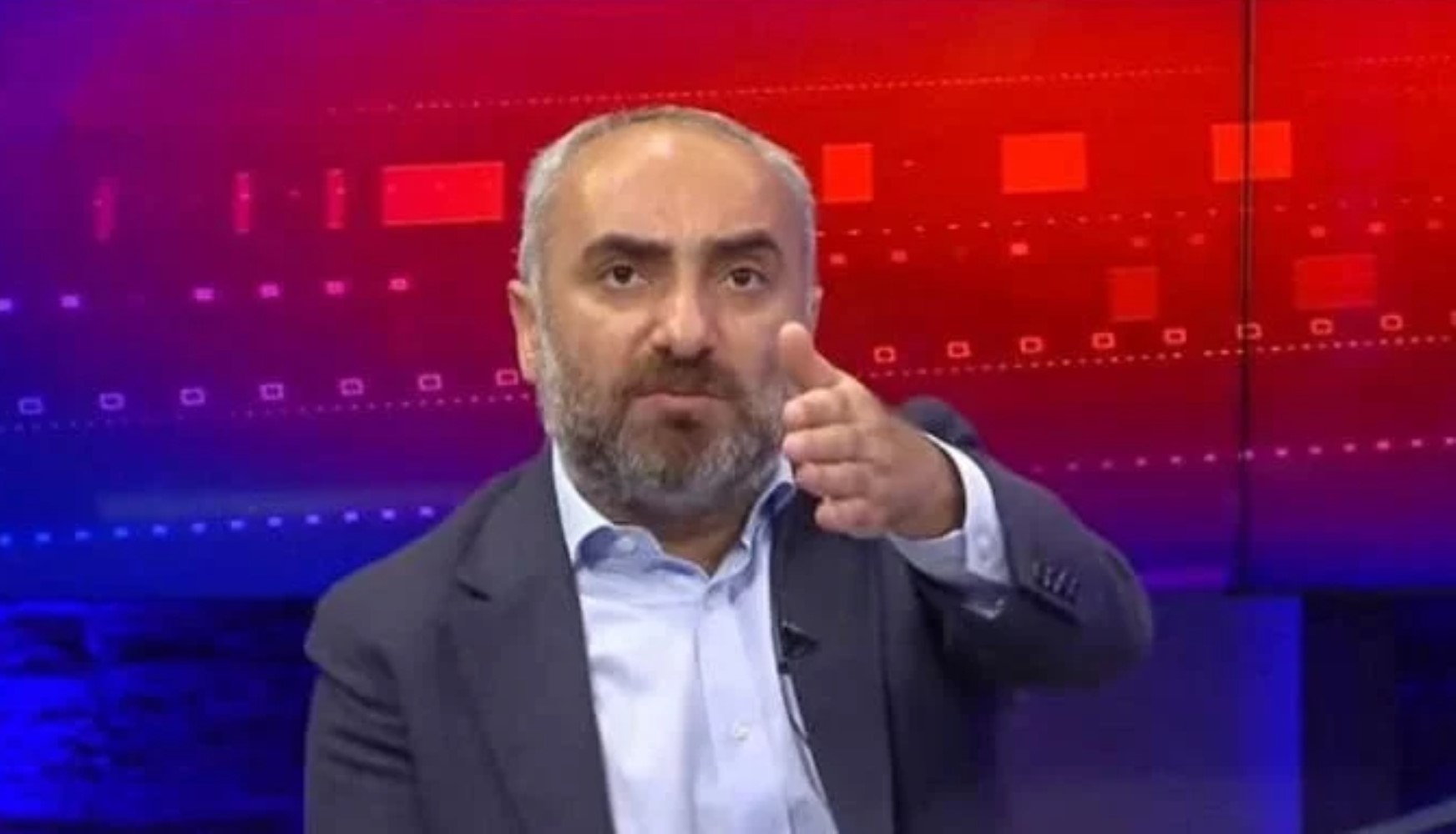 Gazeteci İsmail Saymaz elektronik kelepçe ile ev hapsinde! Deprem anında ne yaptı?