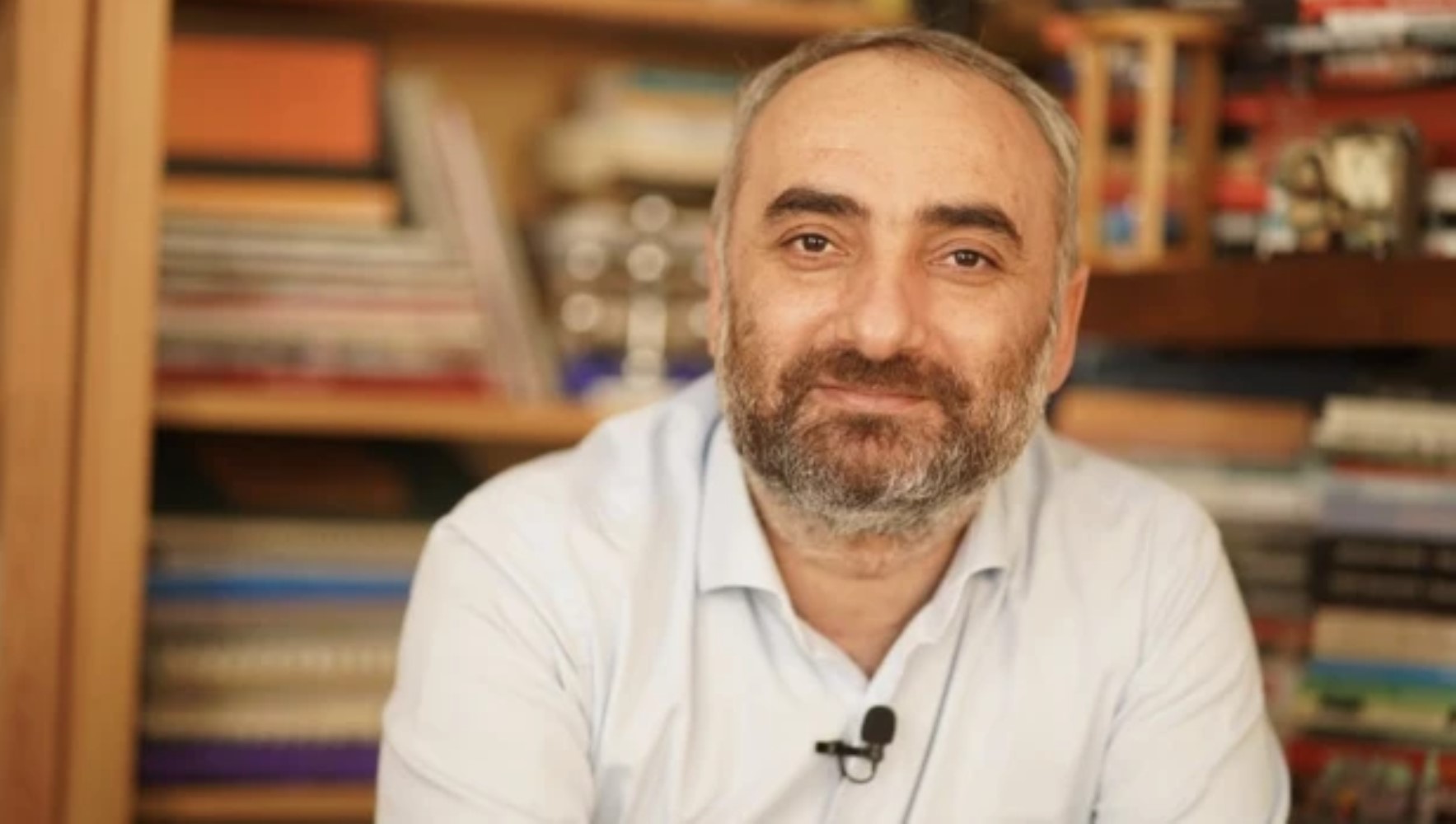 Gazeteci İsmail Saymaz elektronik kelepçe ile ev hapsinde! Deprem anında ne yaptı?