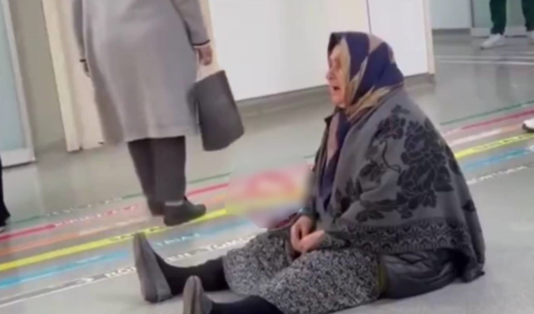 Bir ay sonrasına randevu verilen yaşlı kadın yere yığıldı! 'Ben nasıl dayanacağım?'