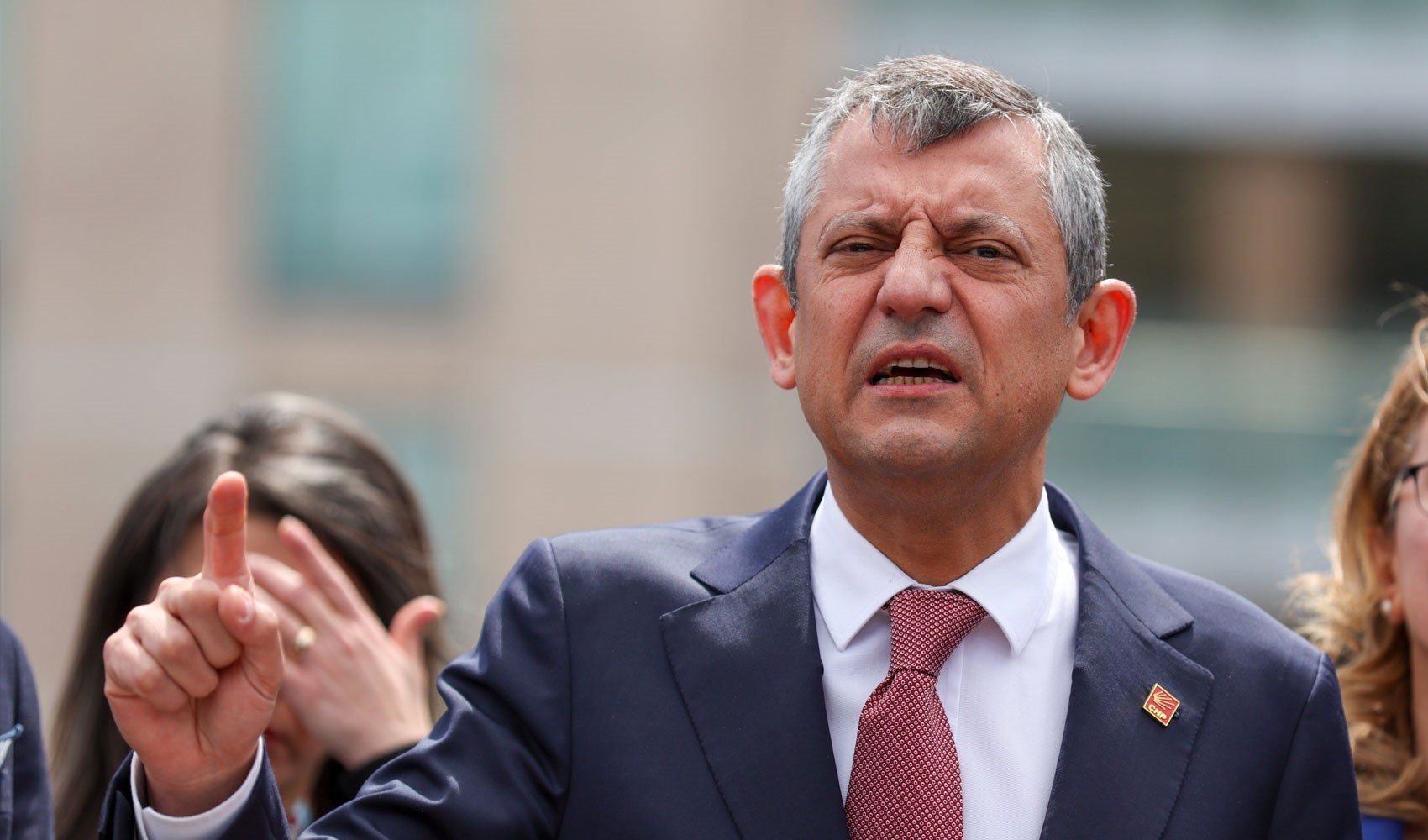 Son Dakika: Özgür Özel, Saraçhane'de konuştu: 'İmamoğlu dışında cumhurbaşkanı adayımız yoktur'