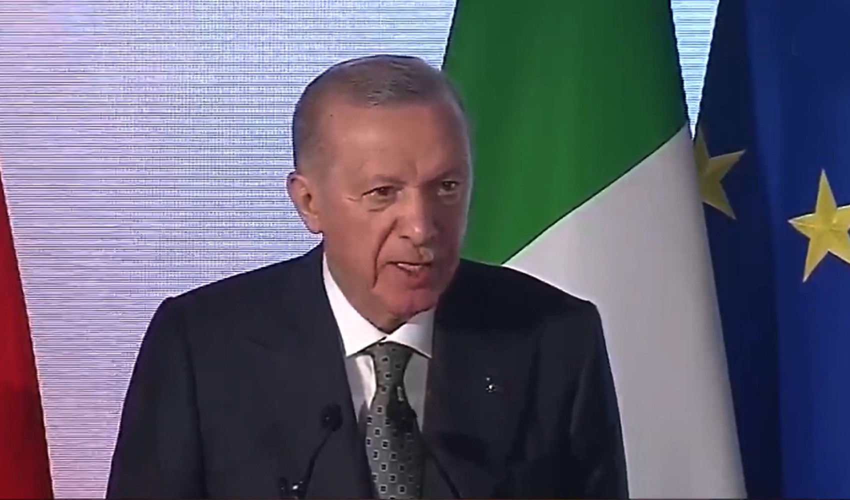 Cumhurbaşkanı Erdoğan: Türk ekonomisine güveniyoruz