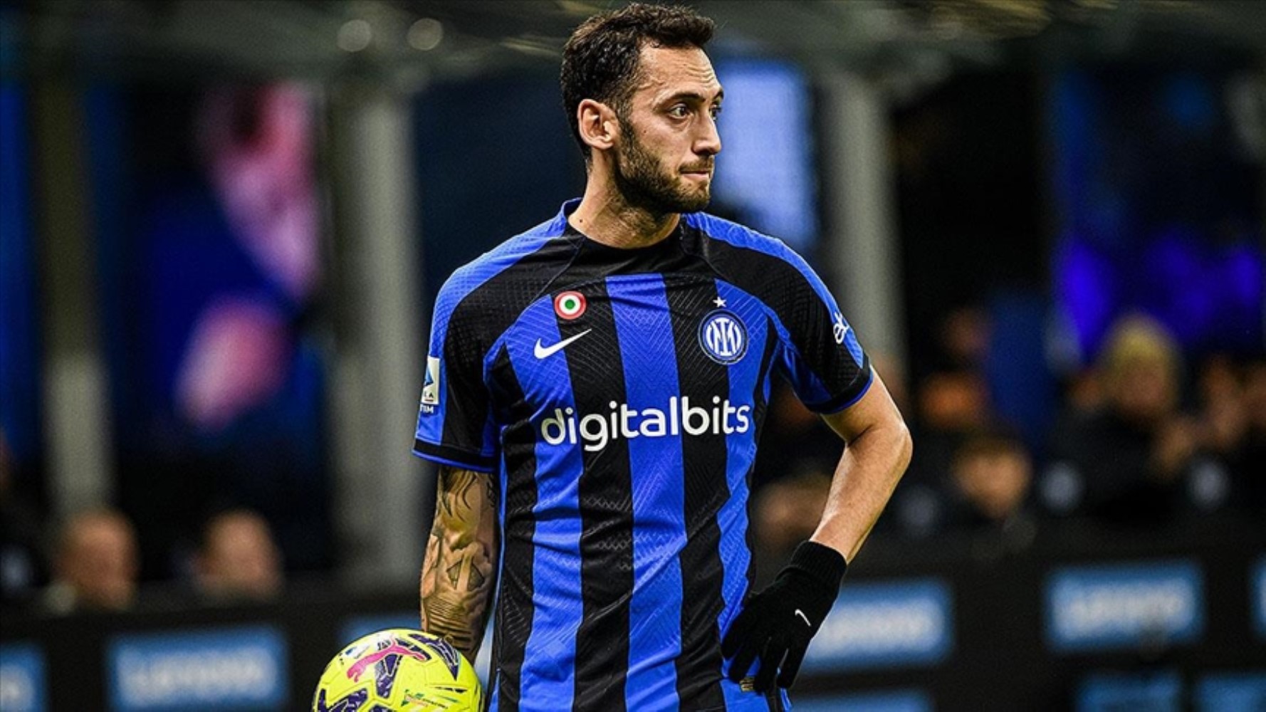 Hakan Çalhanoğlu ilk 11'de olacak mı? Barcelona-İnter maçı ne zaman? Şifresi kanalda mı yayınlanacak