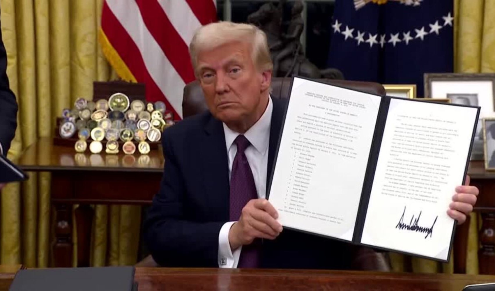 Trump, otomobil tarifelerinin etkisini hafifletmeye yönelik kararnameyi imzaladı Trump, otomobil tarifelerinin etkisini hafifletmeye yönelik kararnameyi imzaladı