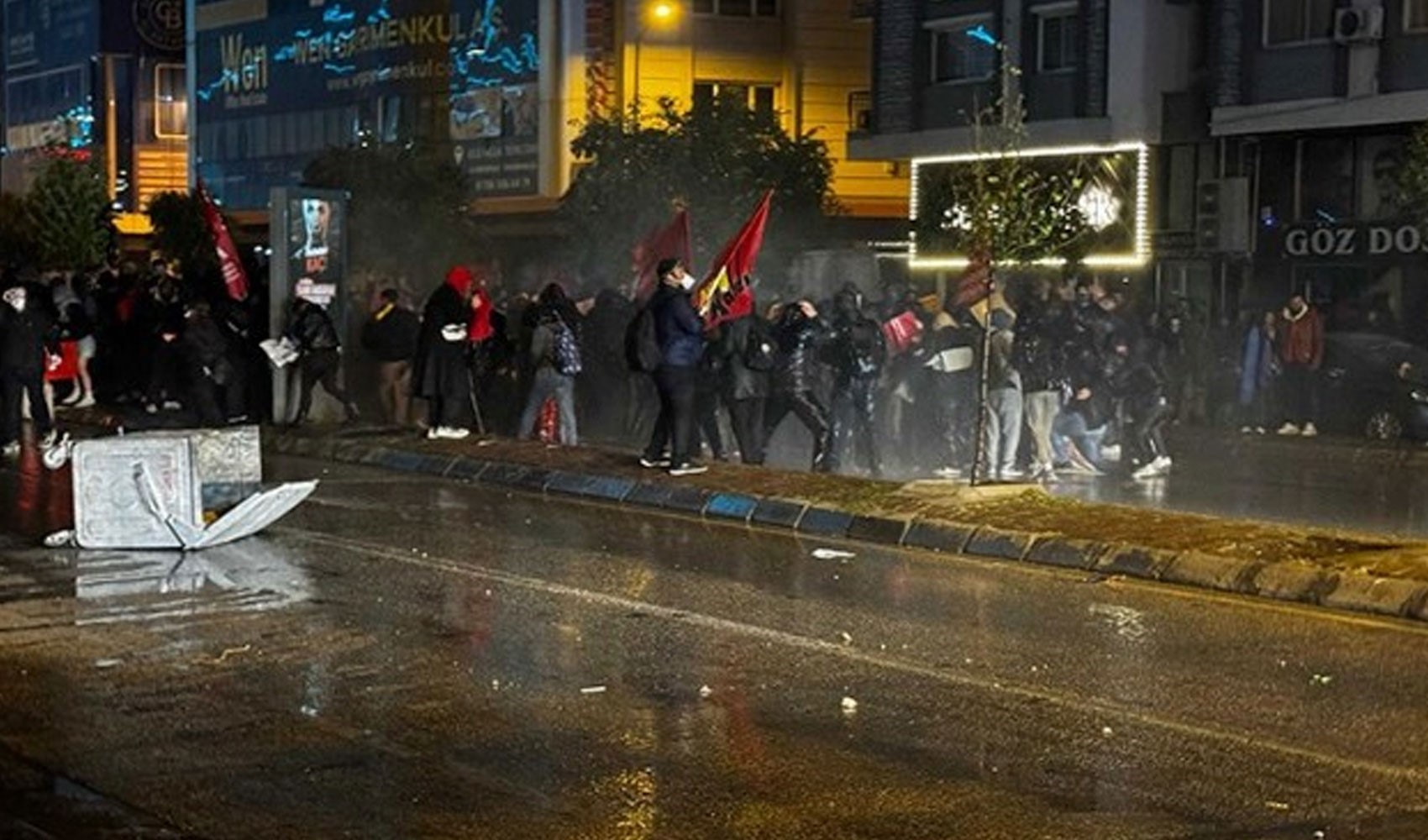 İzmir'de İmamoğlu protestolarına katılan 60 kişi hakkında gözaltı kararı! Aralarında siyasi parti üyeleri de var