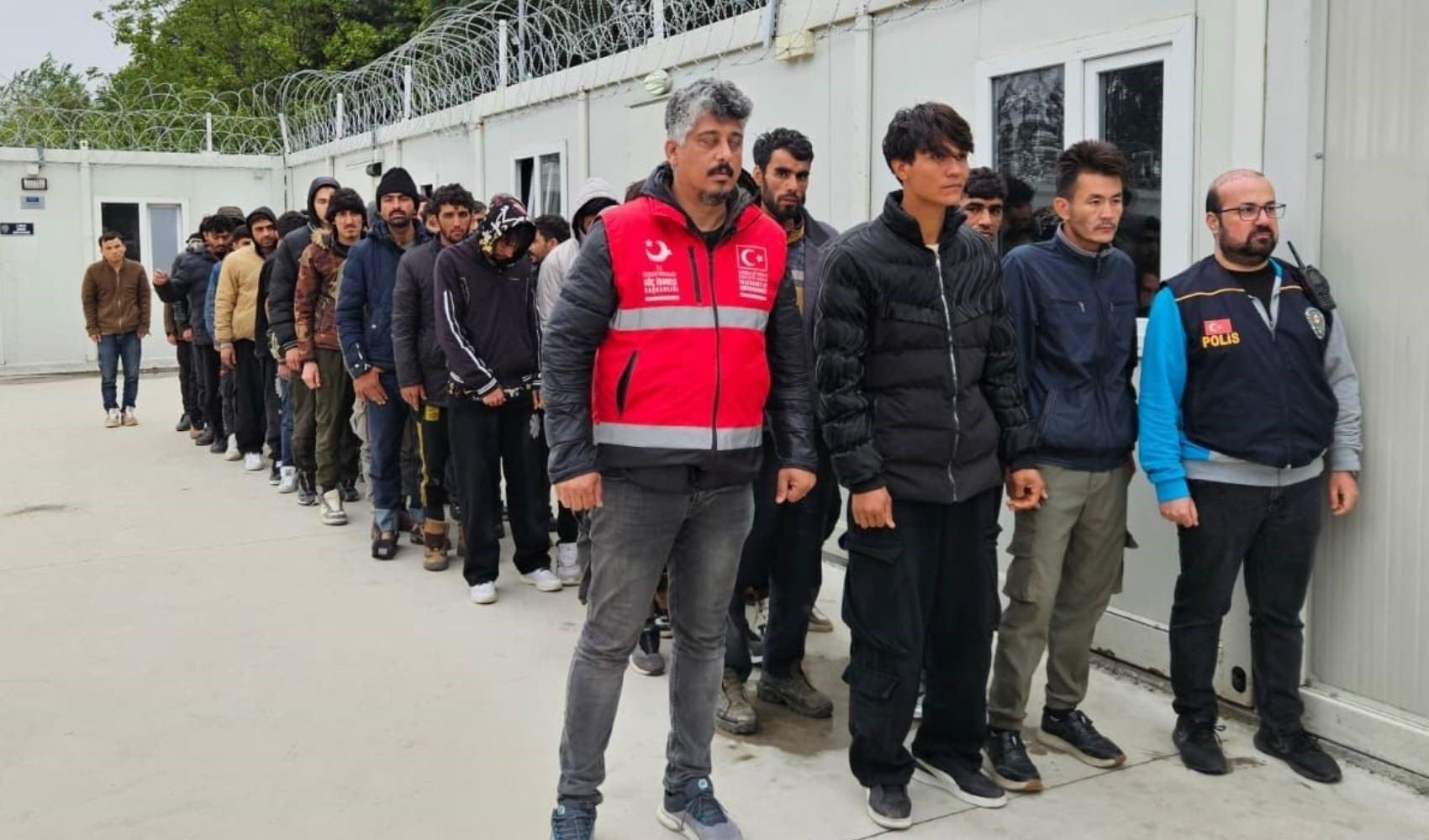 Sakarya'da TIR dorsesinde 46 düzensiz göçmen yakalandı! Sürücü tutuklandı