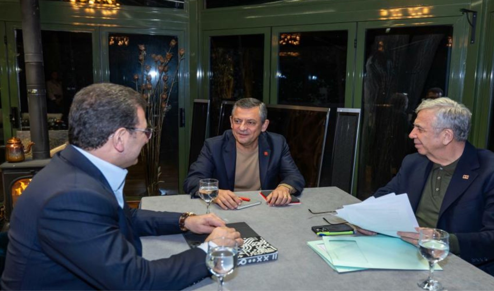 Özgür Özel adaylığına açık kapı bırakmıştı: Mansur Yavaş neden sessiz? 'Bırakmış değil' Özgür Özel adaylığına açık kapı bırakmıştı: Mansur Yavaş neden sessiz? 'Bırakmış değil'