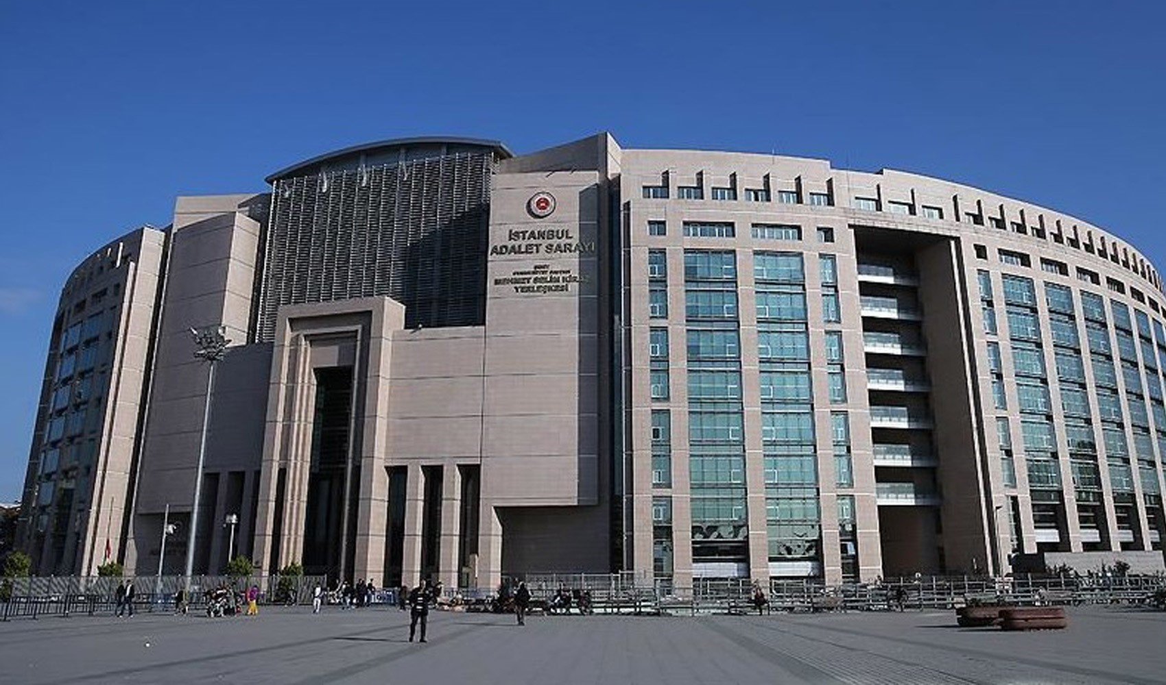 Ekrem İmamoğlu'nun toplantı yaptığı otelin yöneticileri serbest bırakıldı